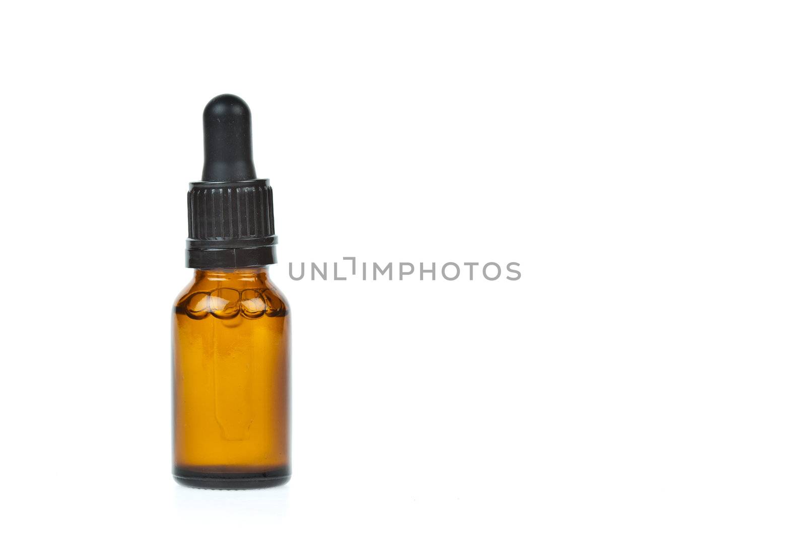 Glass dropper filled with moisturizing concentrate