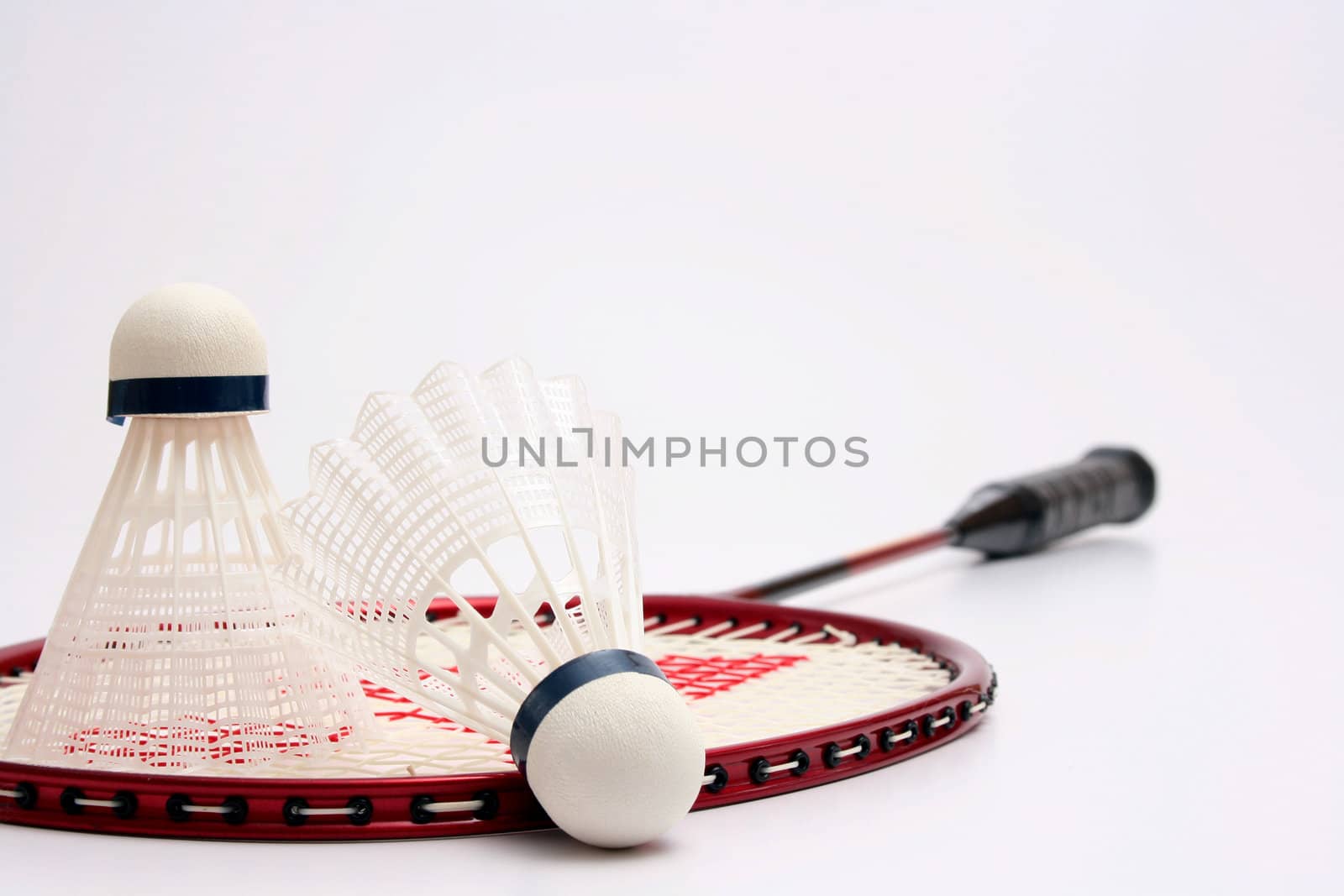 White shuttlecocks for badminton and a racket.