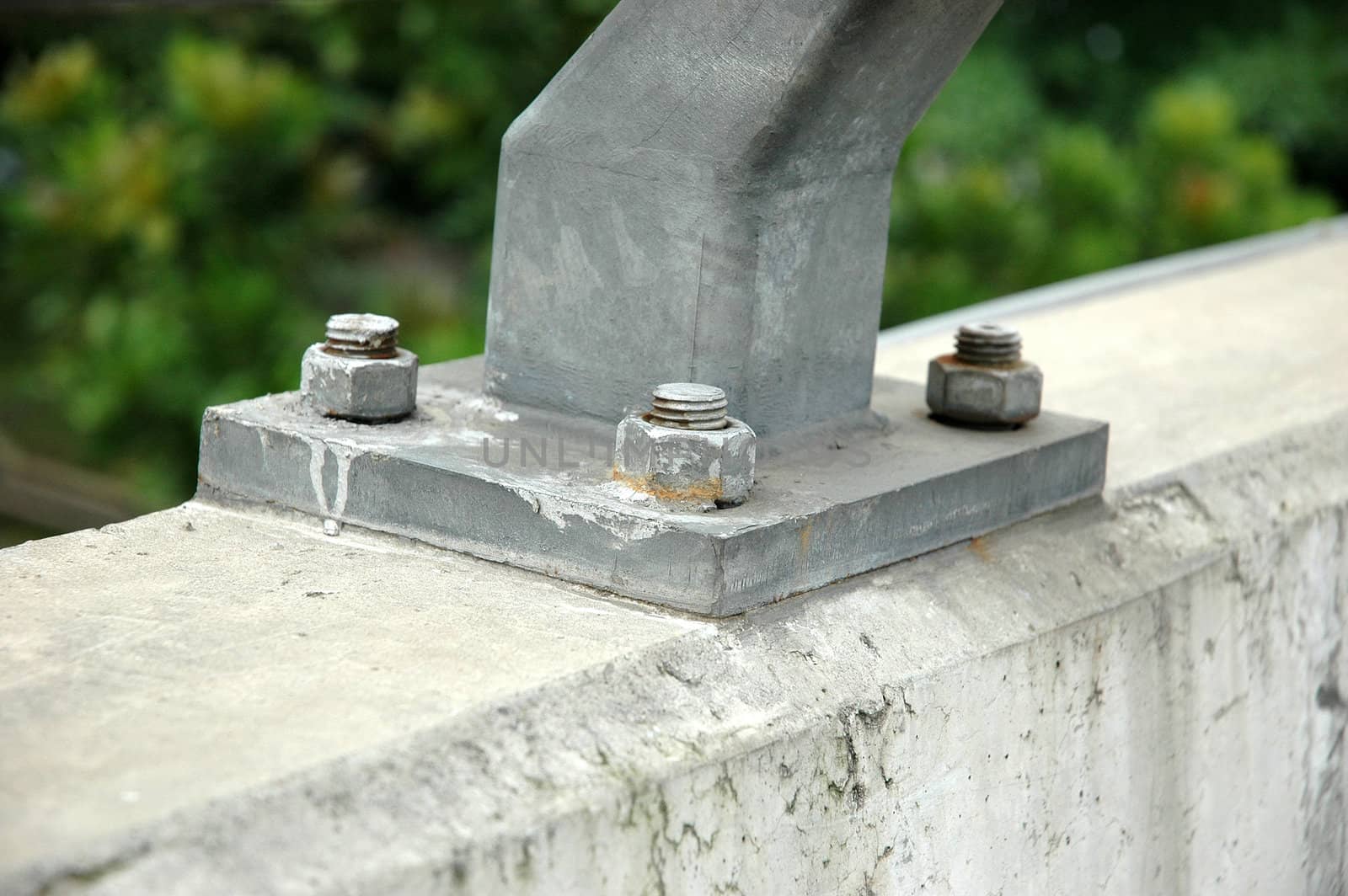 screw that used on construction and many heavy industries