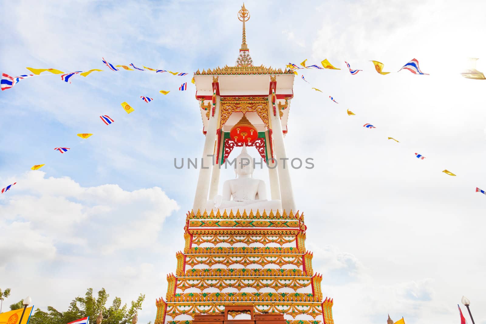 Buddha, White Buddha in Yansittaram, Thailand temple.