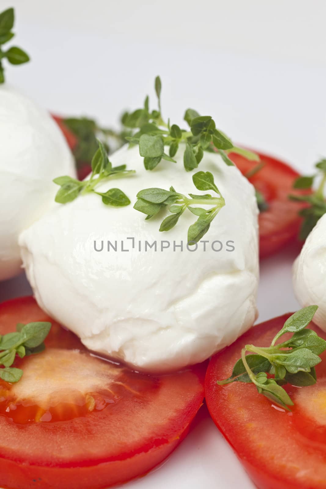 caprese: tomatoe, basil and mozarella cheese