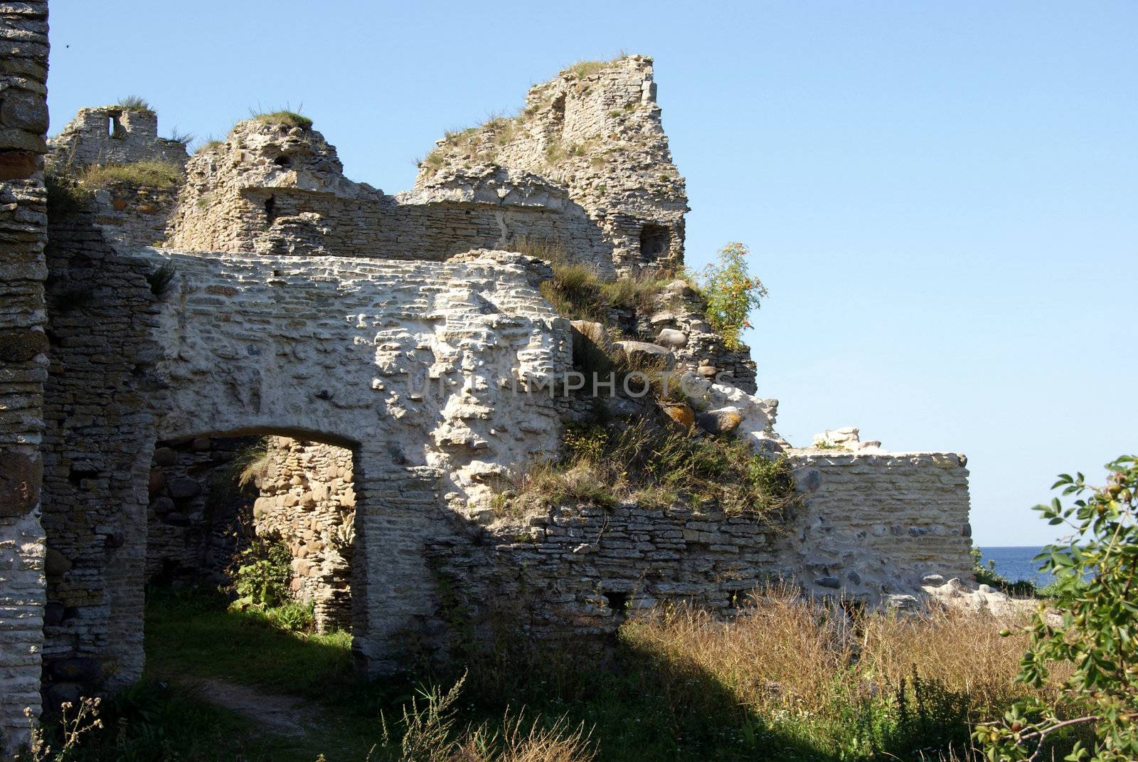 Ruins of a castle  by andrei_kolyvanov