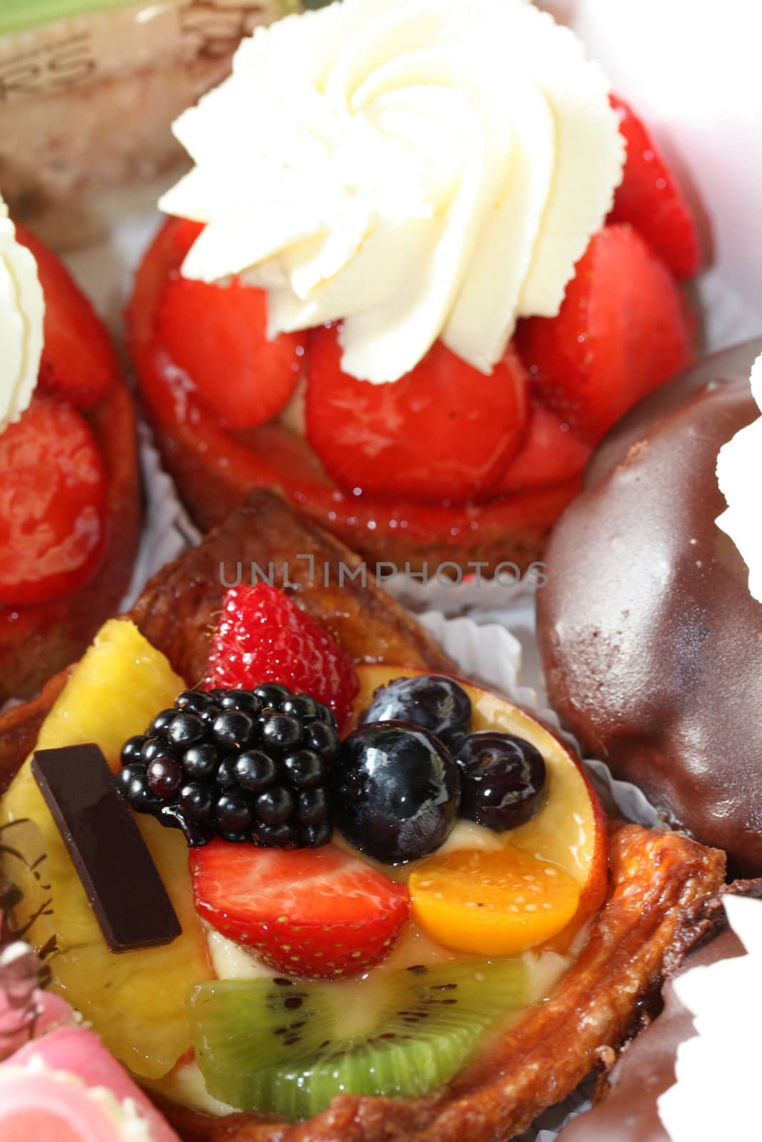 Delicious pastry cake with fresh fruit