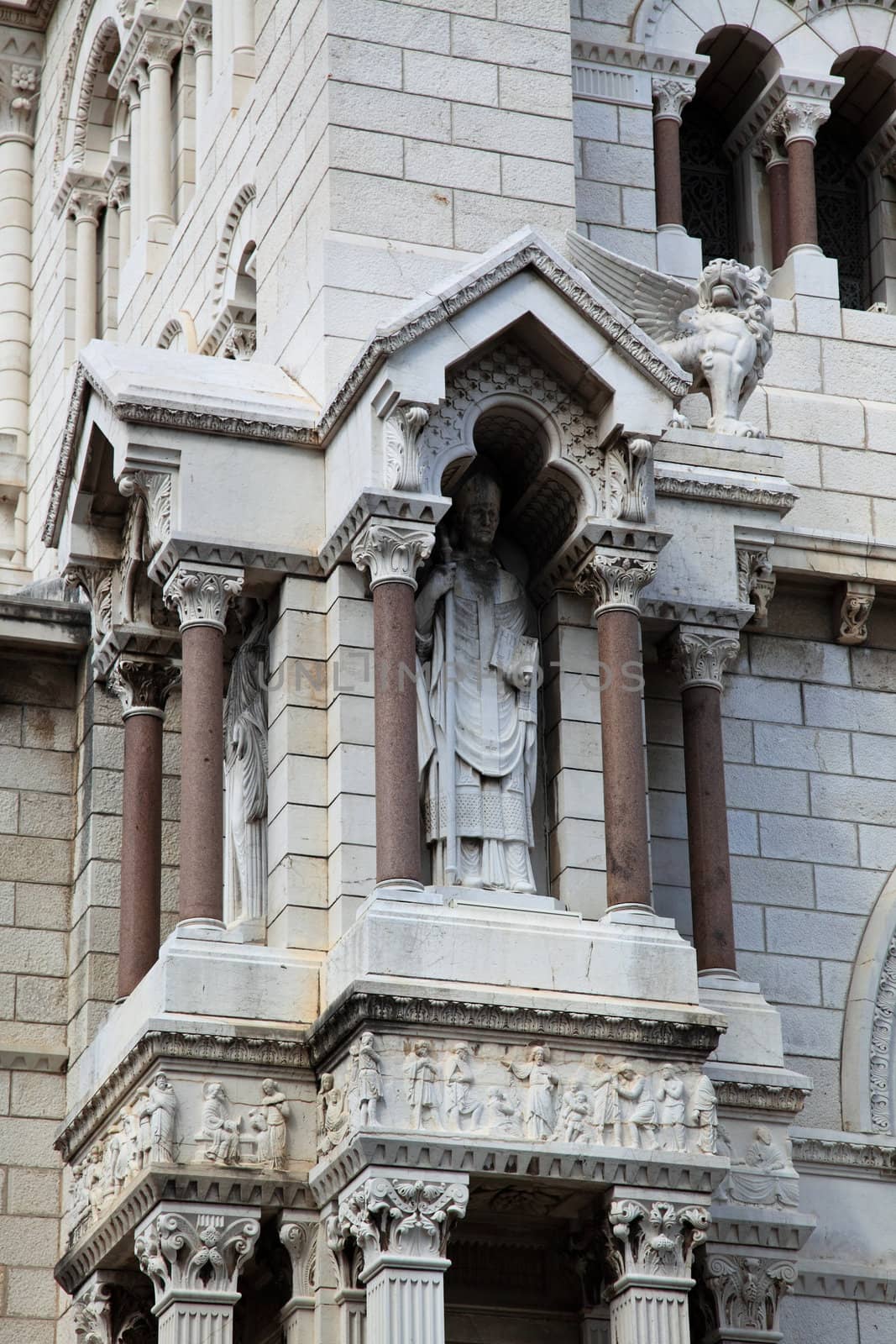The statue detail on Cathedral of Monaco 