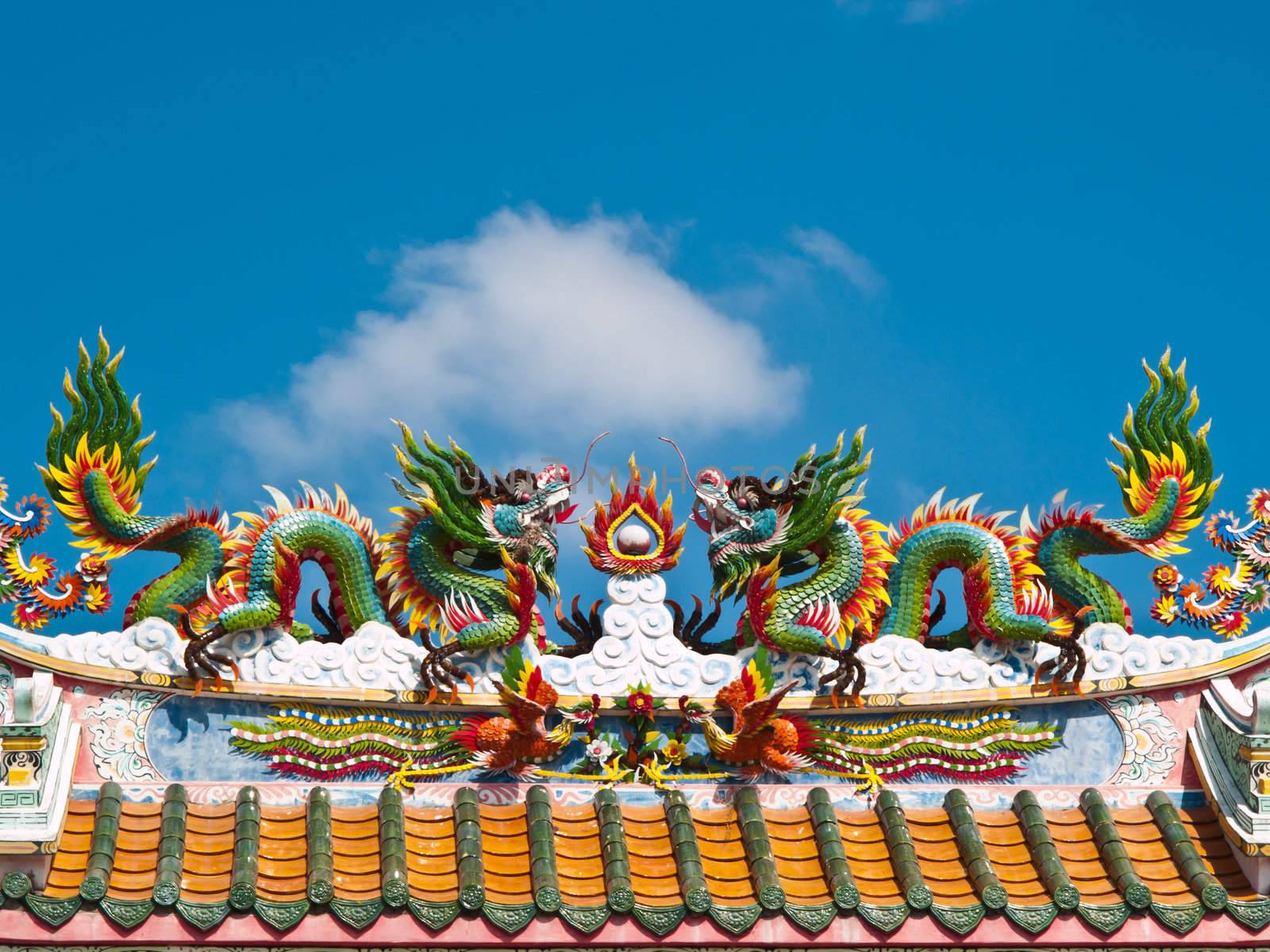 Dragon sculpture on roof of temple  by FrameAngel
