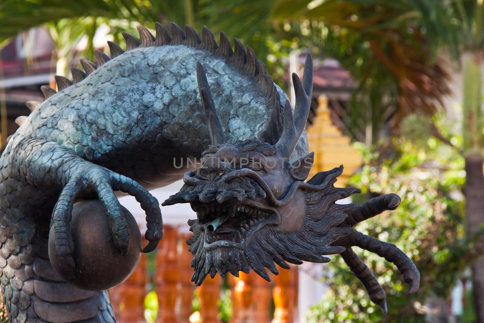 Dragon sculpture