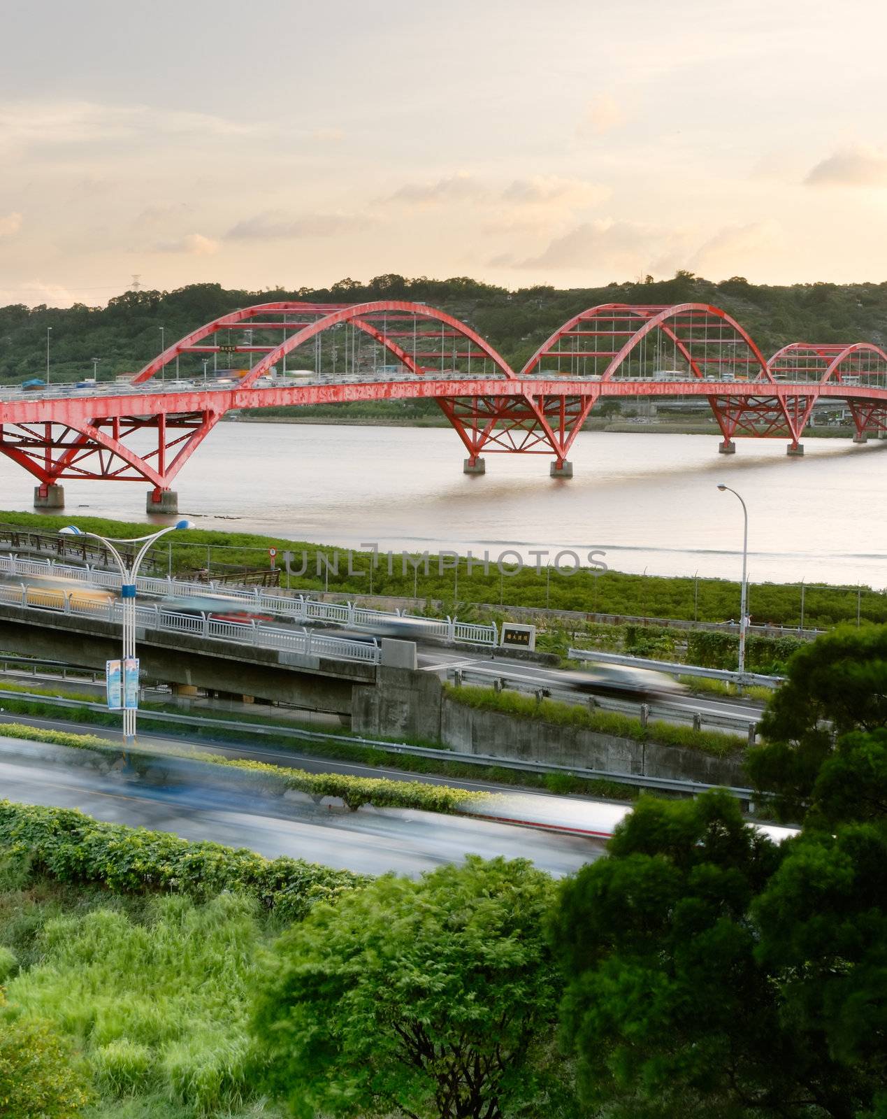 It is a beautiful cityscape of bridge and cars.