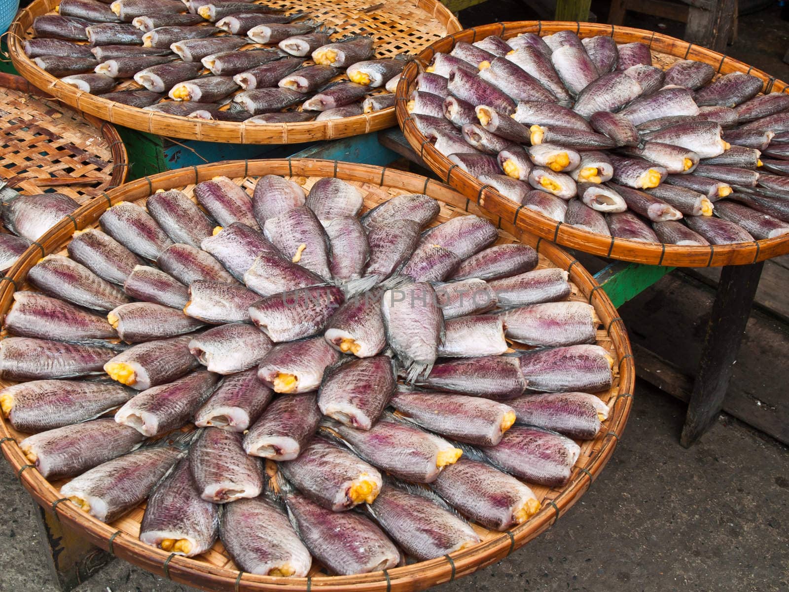 Gourami fish, in a circle on plate