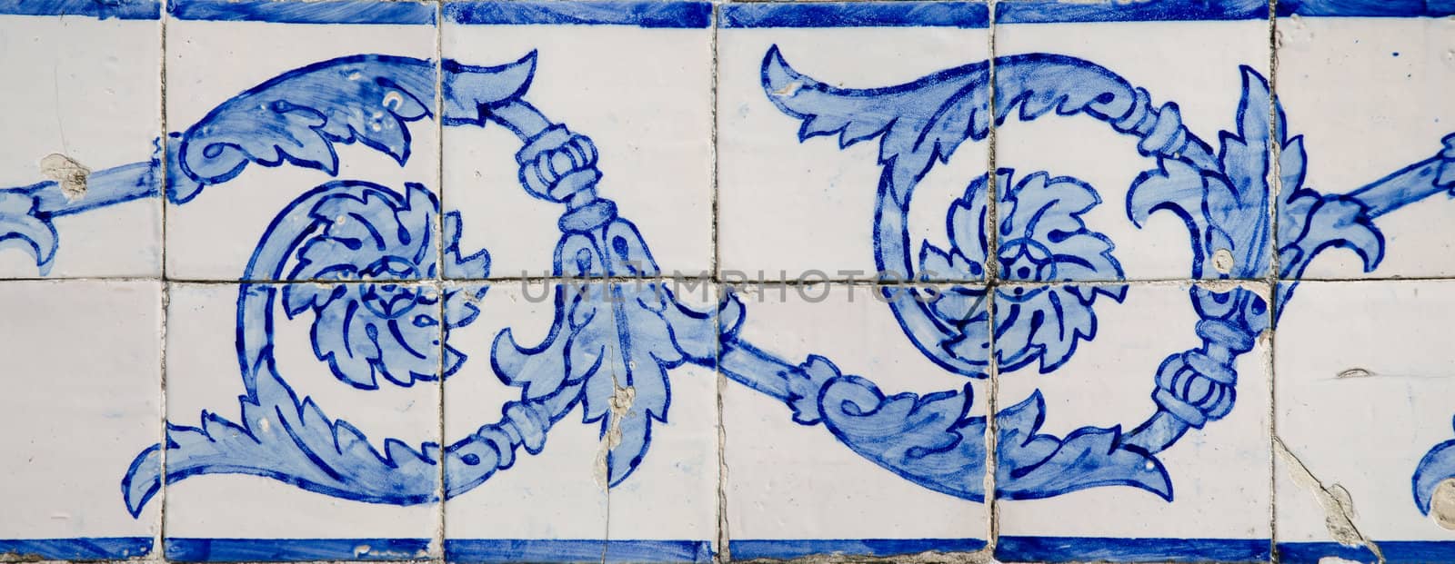 Ornamental old typical tiles by homydesign