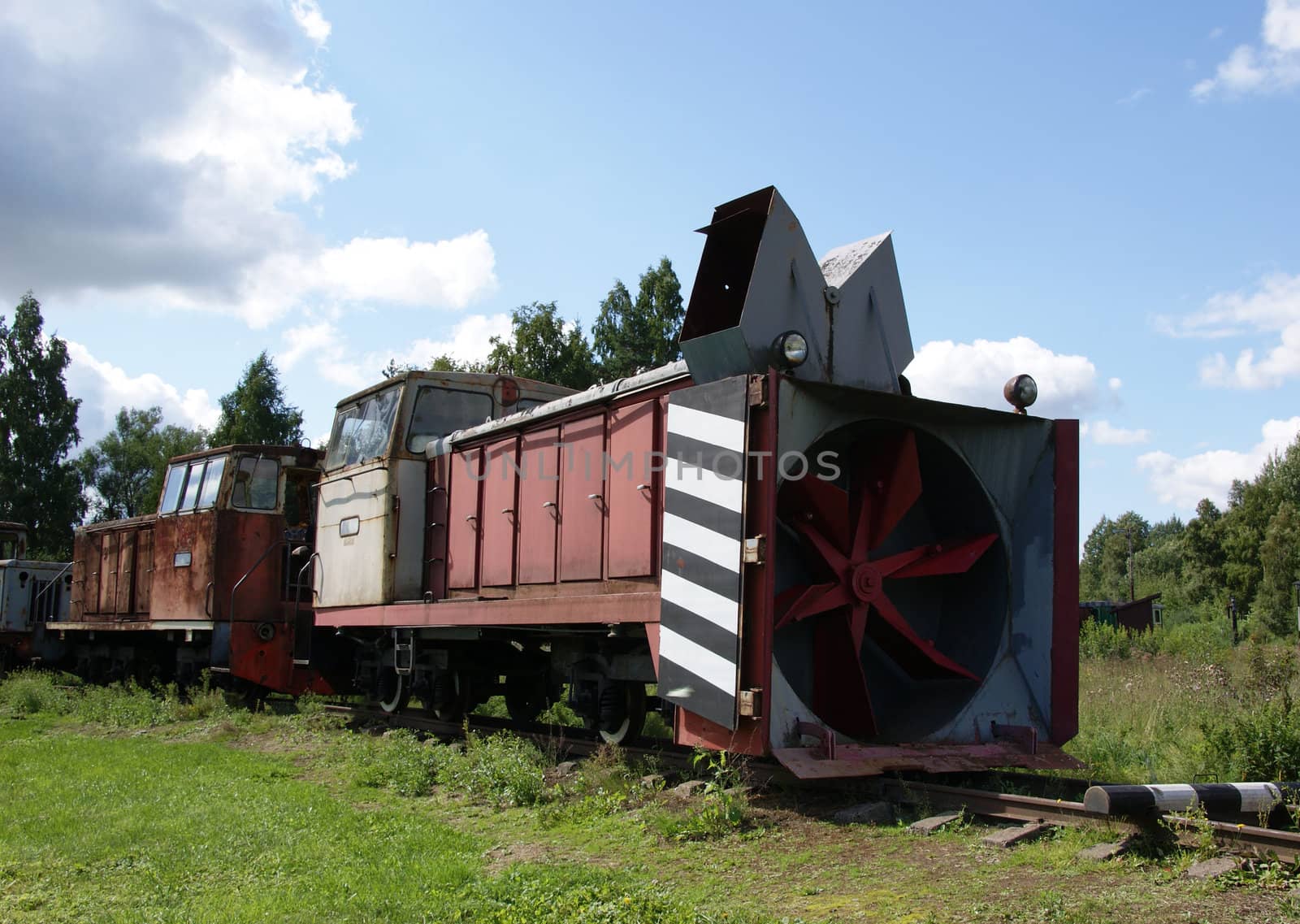 The railway snow-removing car