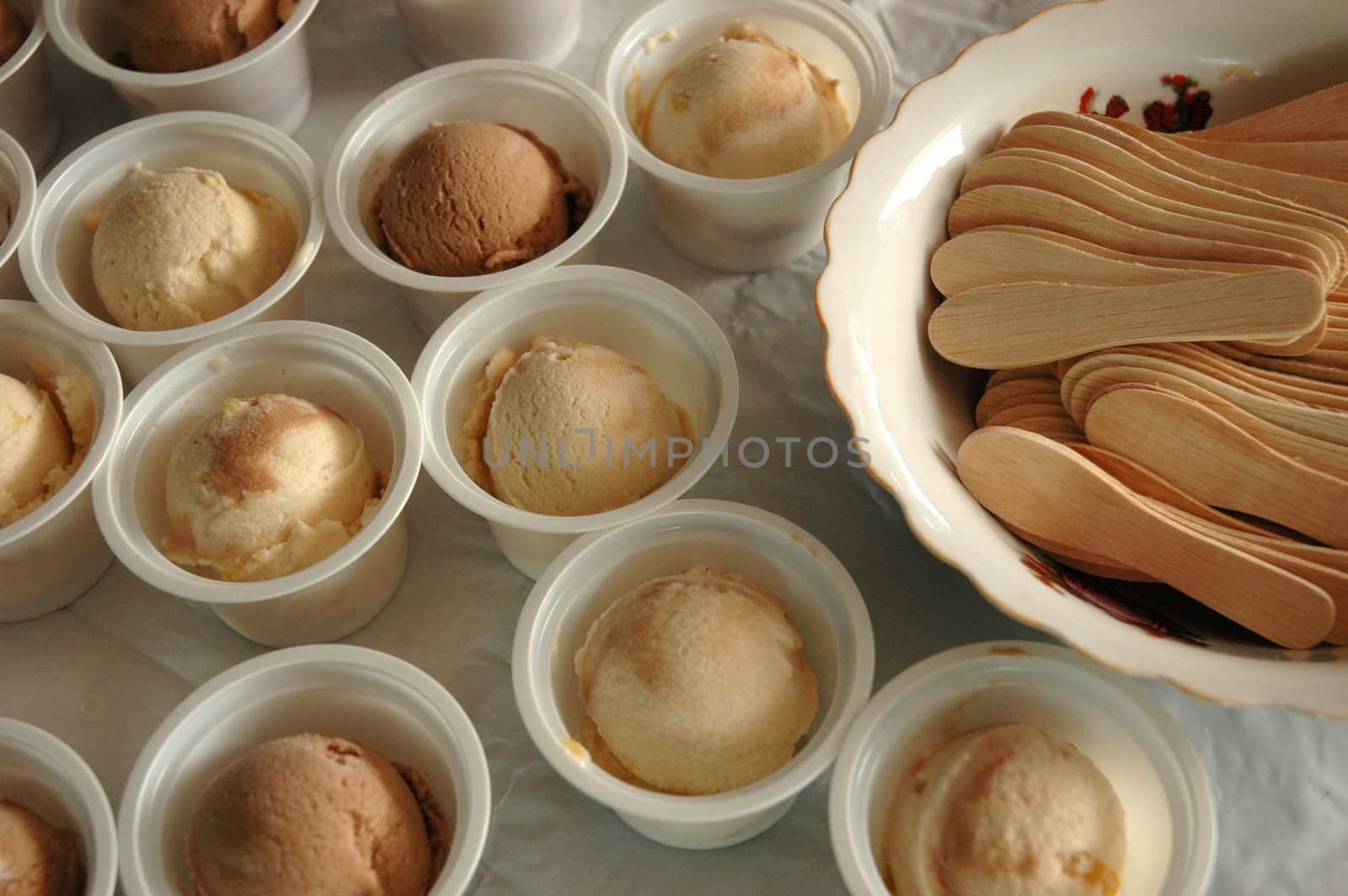 chocolate and vanilla ice cream that delicious to eat