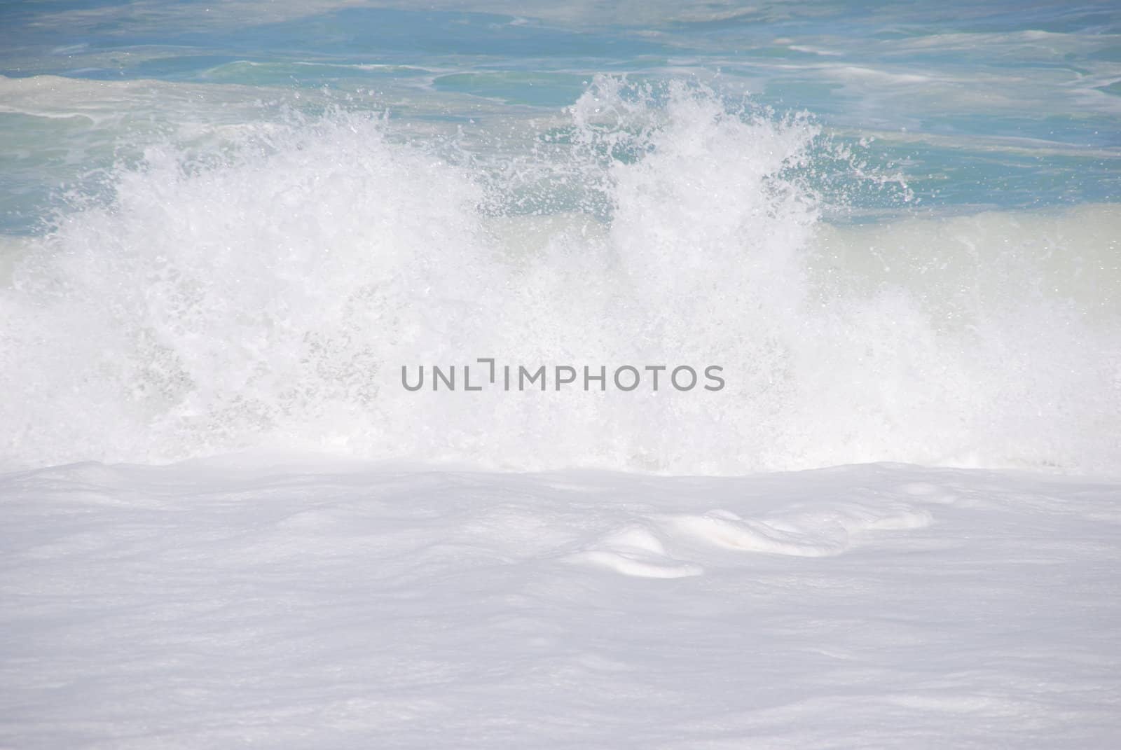 White beautiful ocean wave by luissantos84