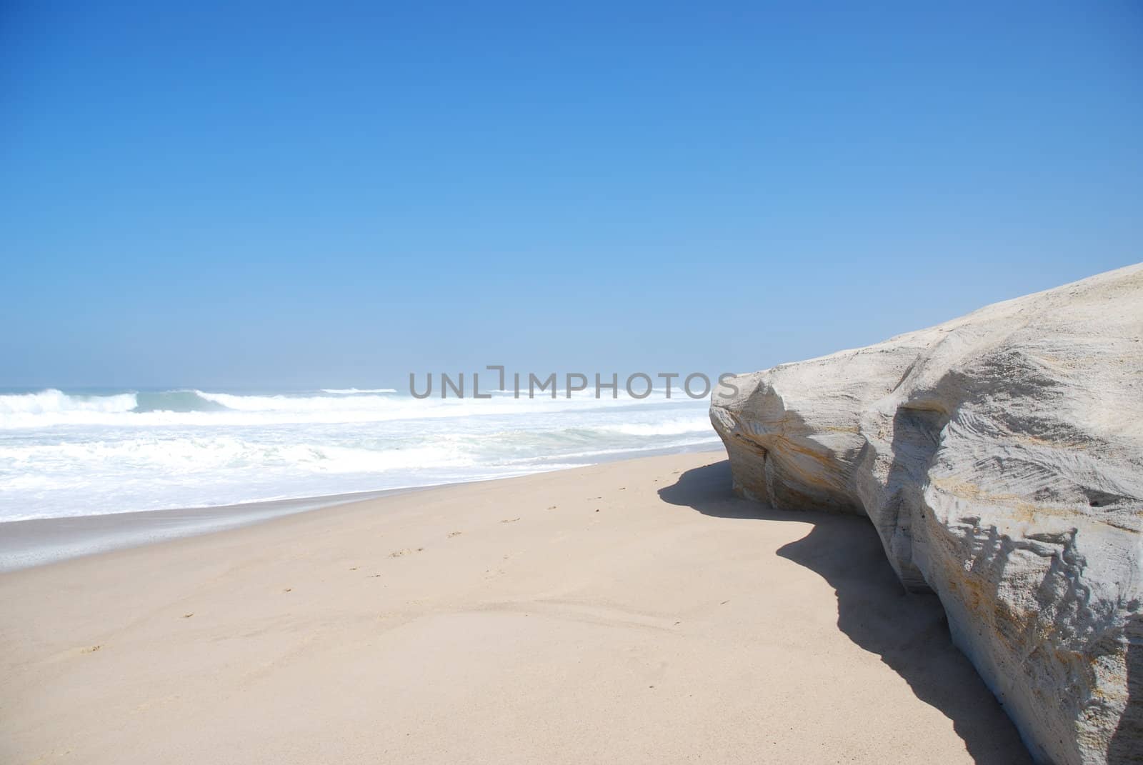 stunning beach scenery at Praia del Rey (blue sky)