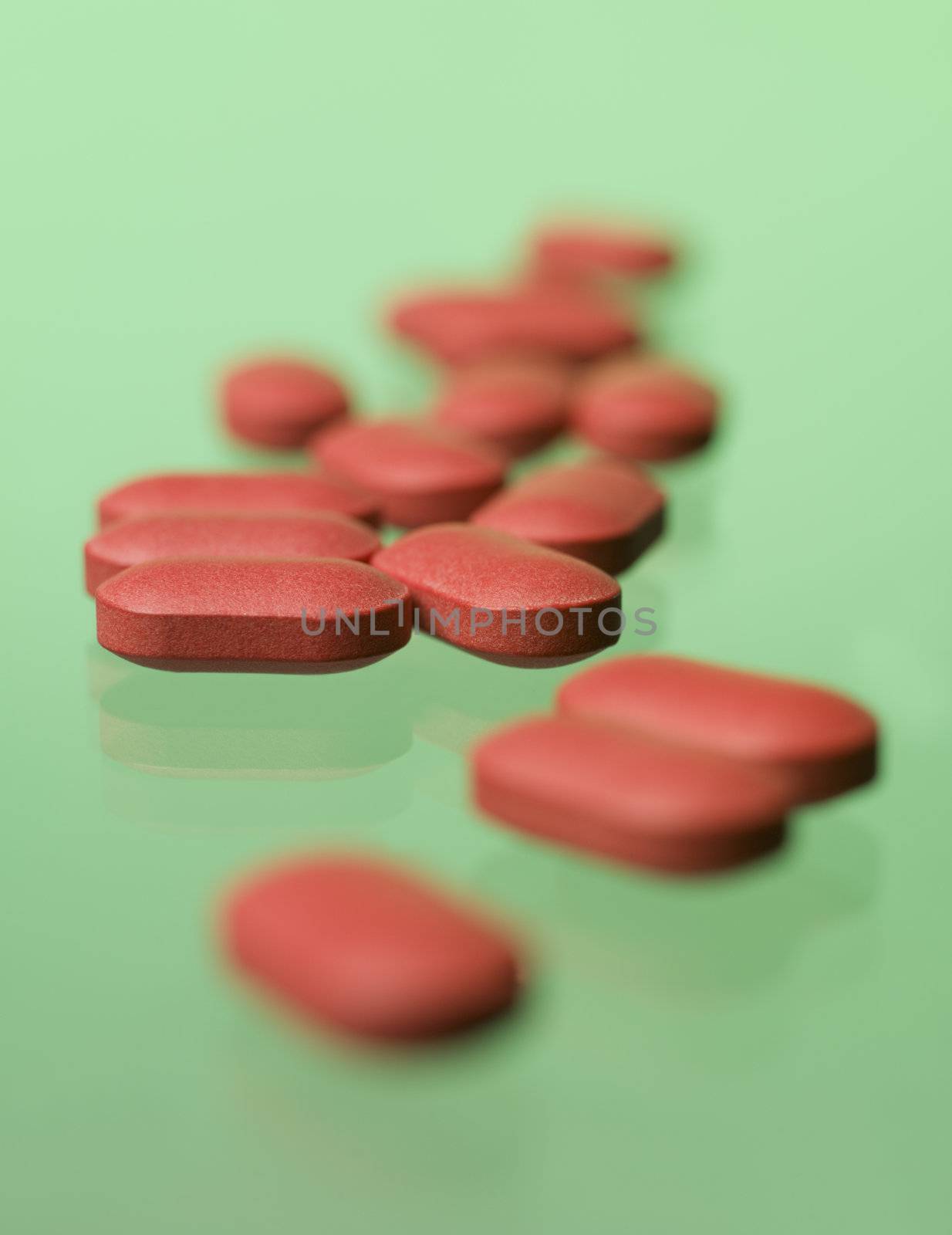 Red pills toward green background by gemenacom