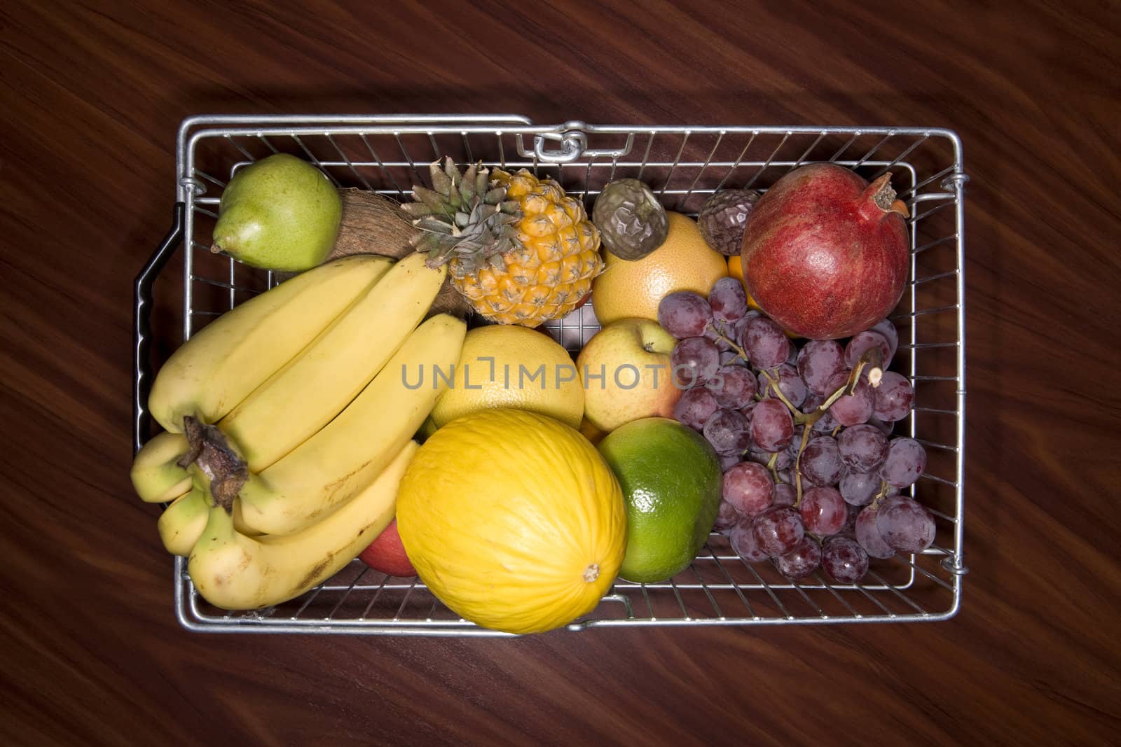 Basket of fruit by gemenacom