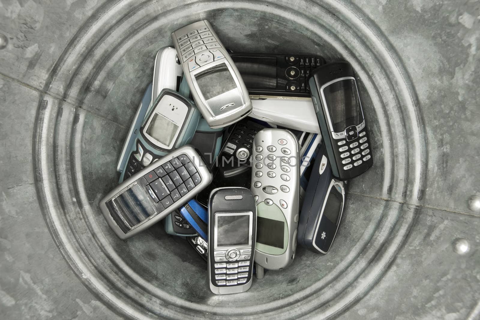 Abjected cellphones by gemenacom