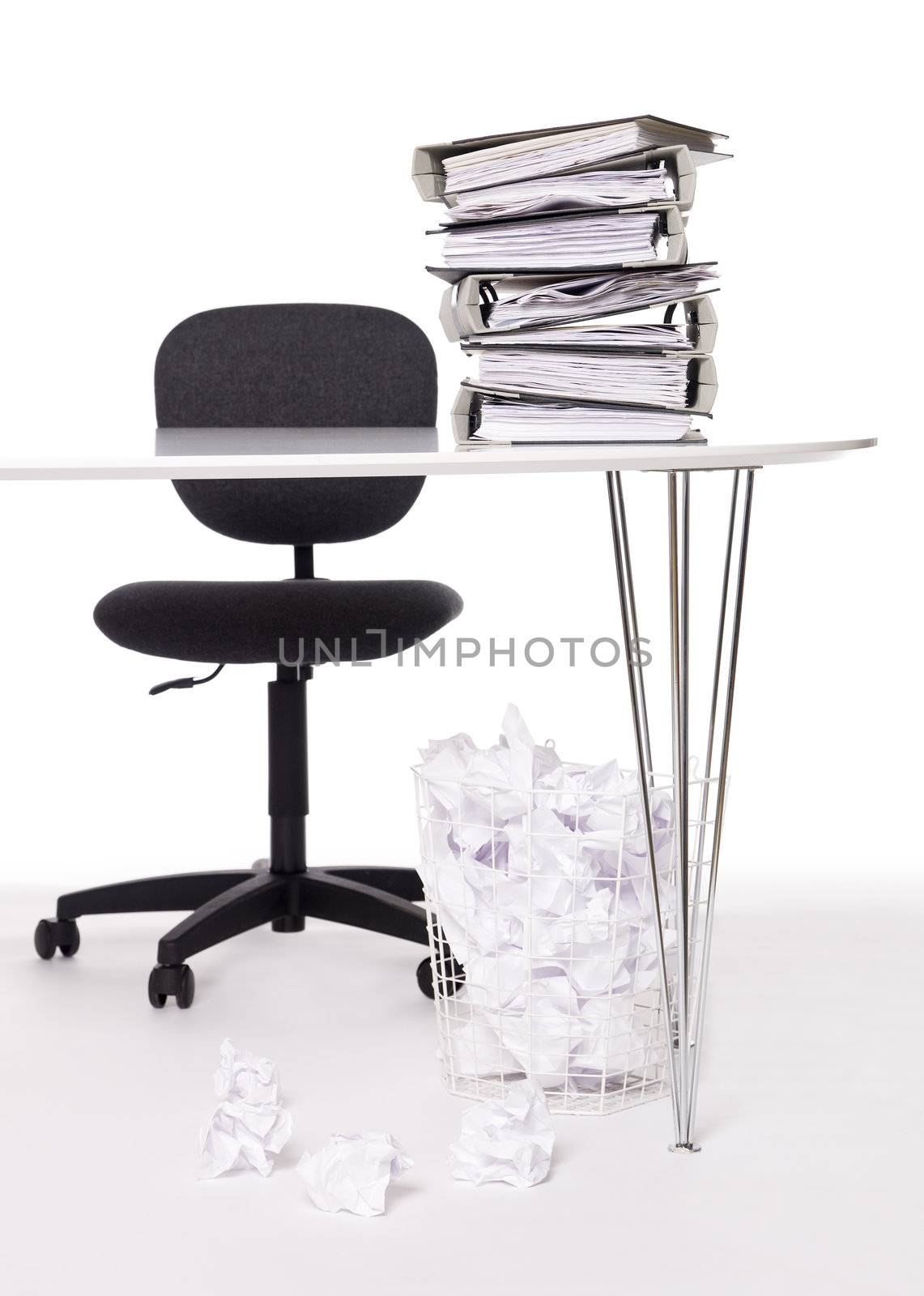 Office desk by gemenacom