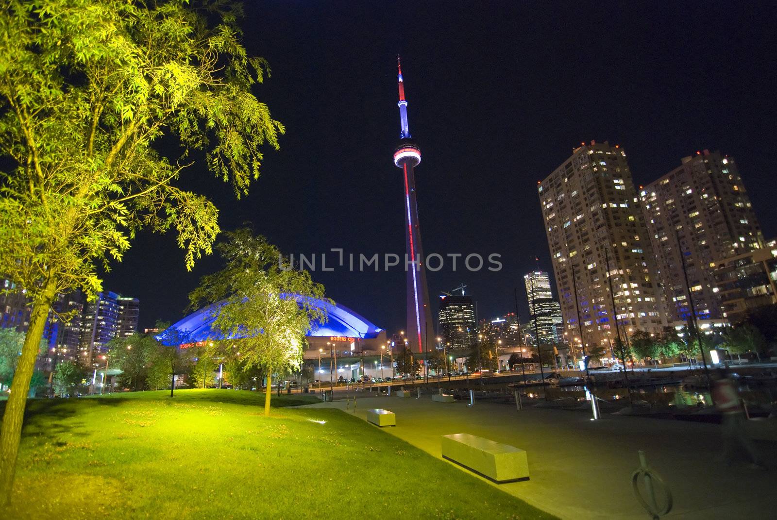 Toronto by Night, 2008 by jovannig
