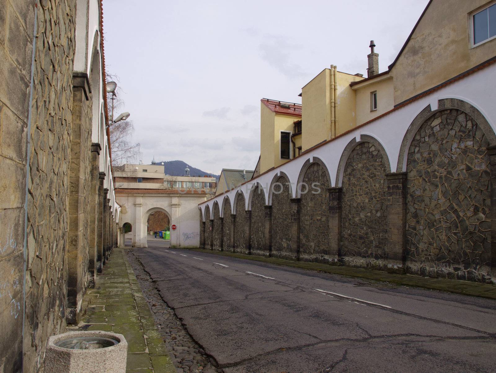 Long way to the decin castle
