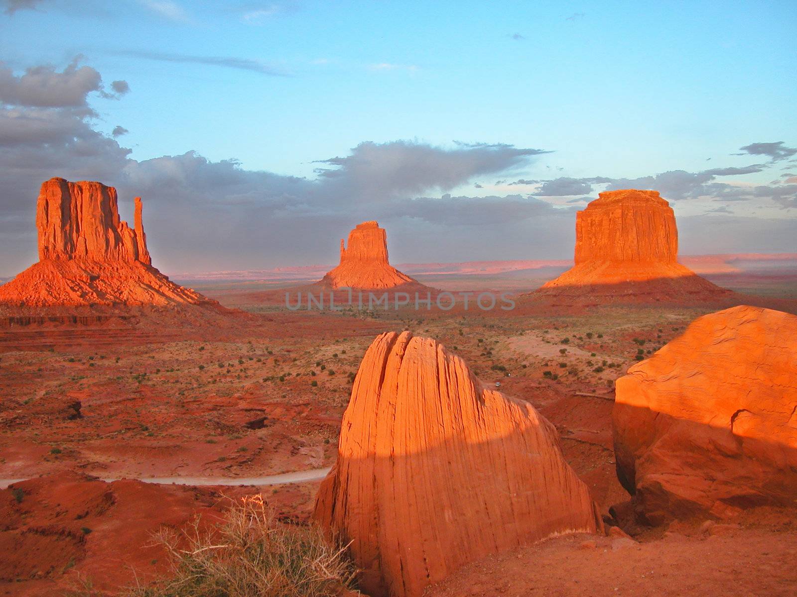 Sunset in Monument Valley, U.S.A., August 2004 by jovannig