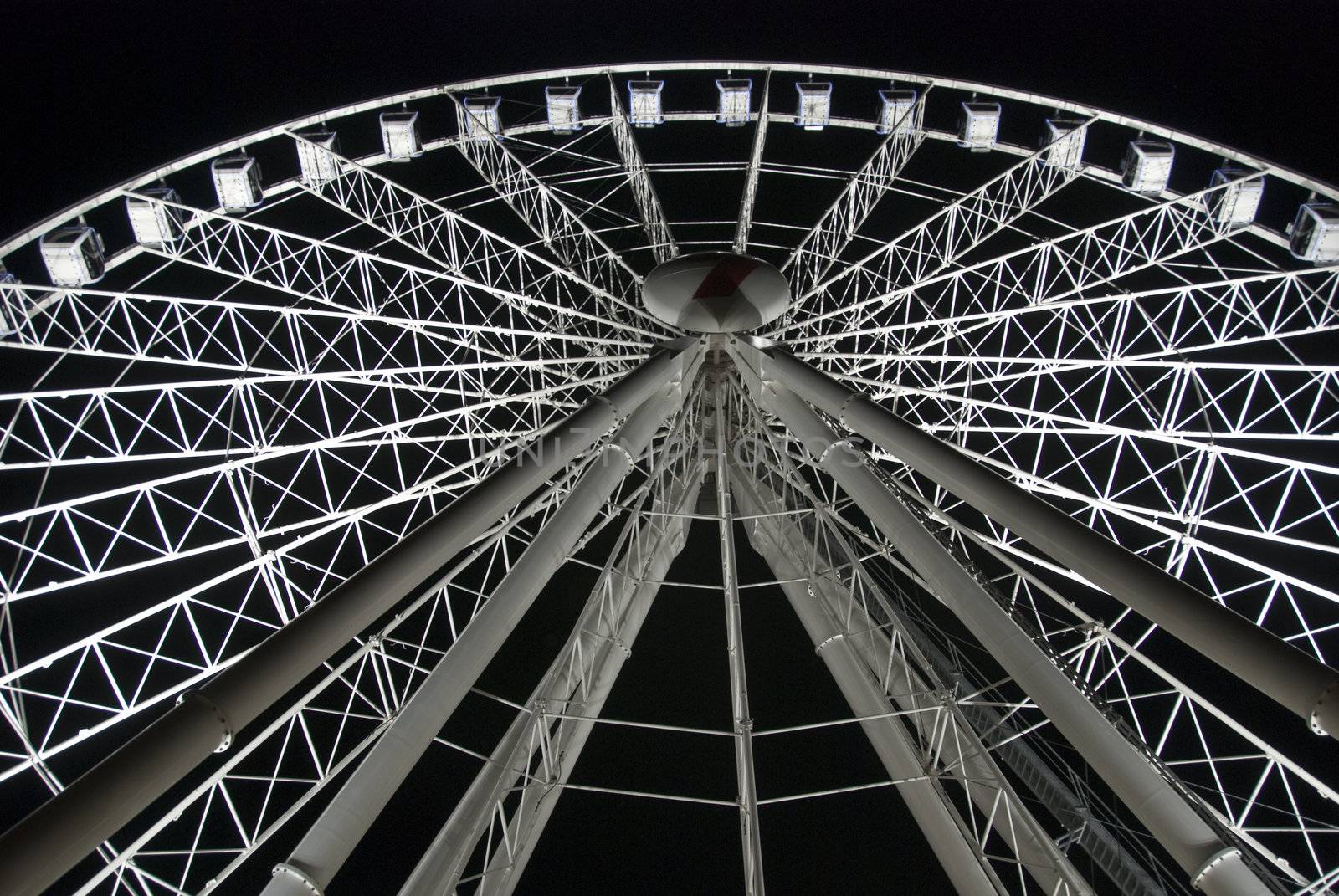 A strange view of the wheel in the night of Brisbane