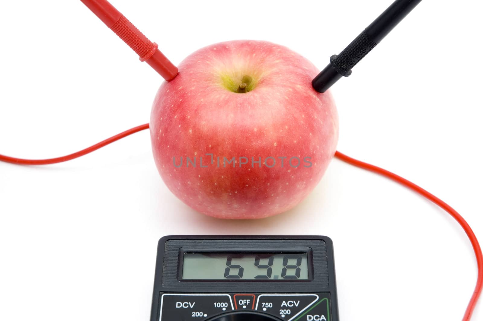 Measuring the energy of red apple, connected to gauge