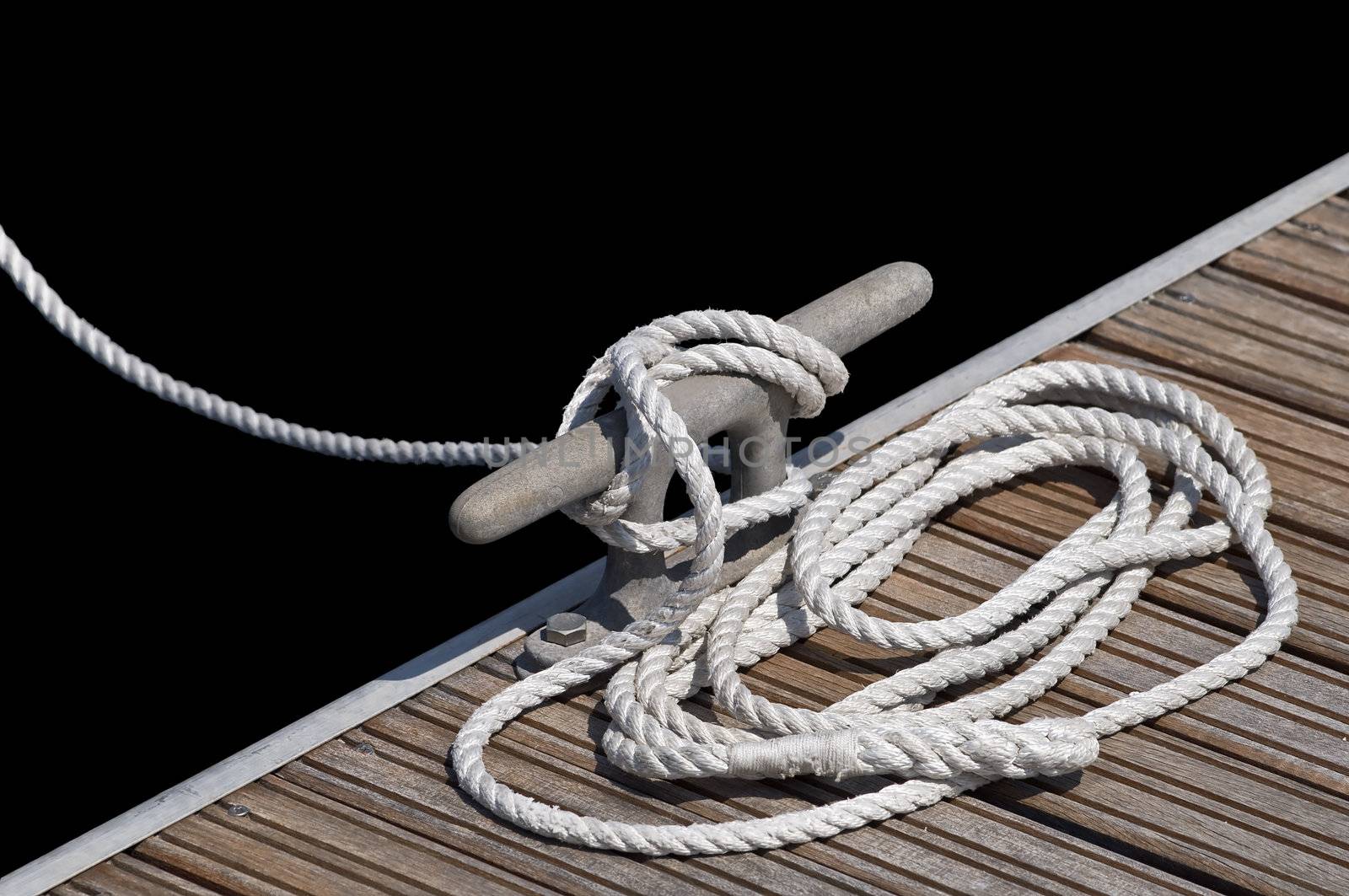 White rope tied up on a cleat