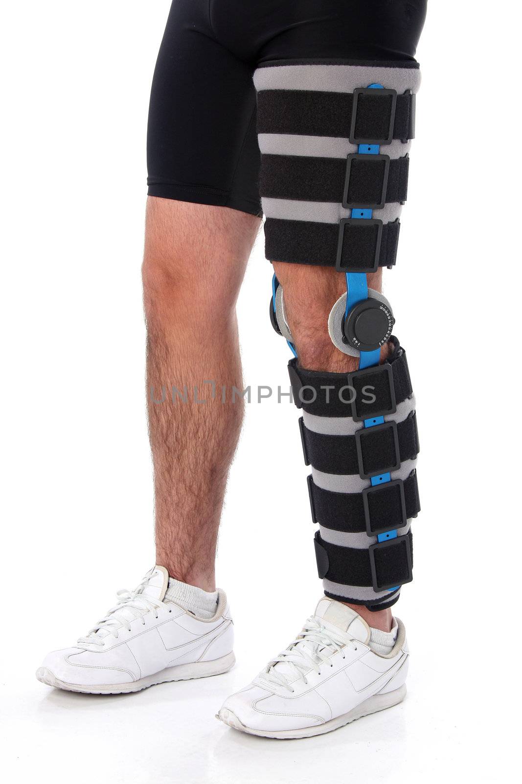 Man wearing a leg brace by Erdosain