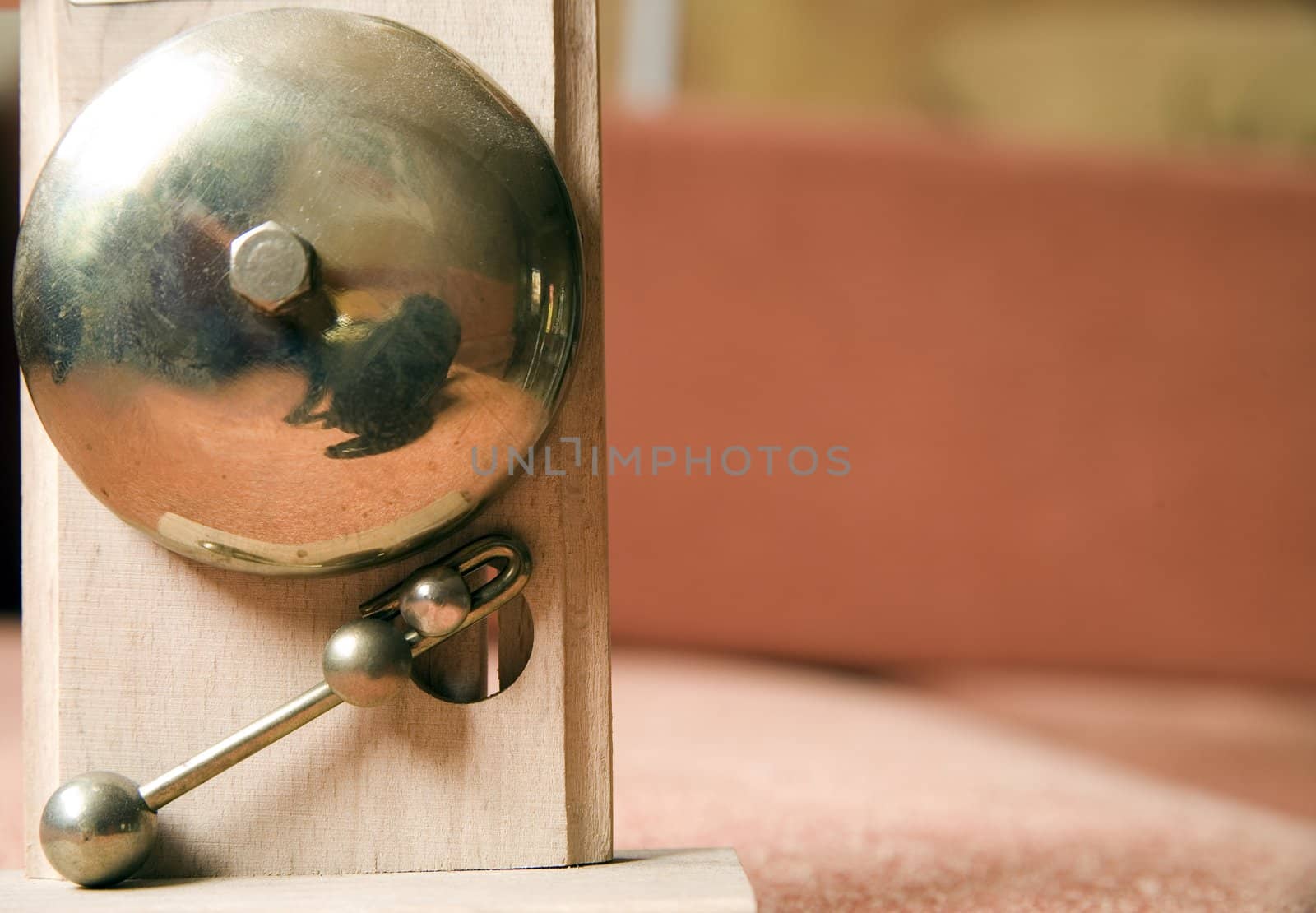 a kind of small bell in hotel door-keeper's lodge