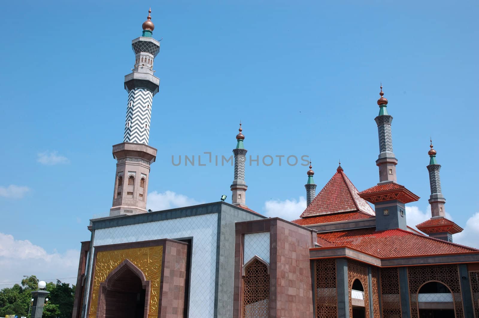 masjid that build with arabic decorative style