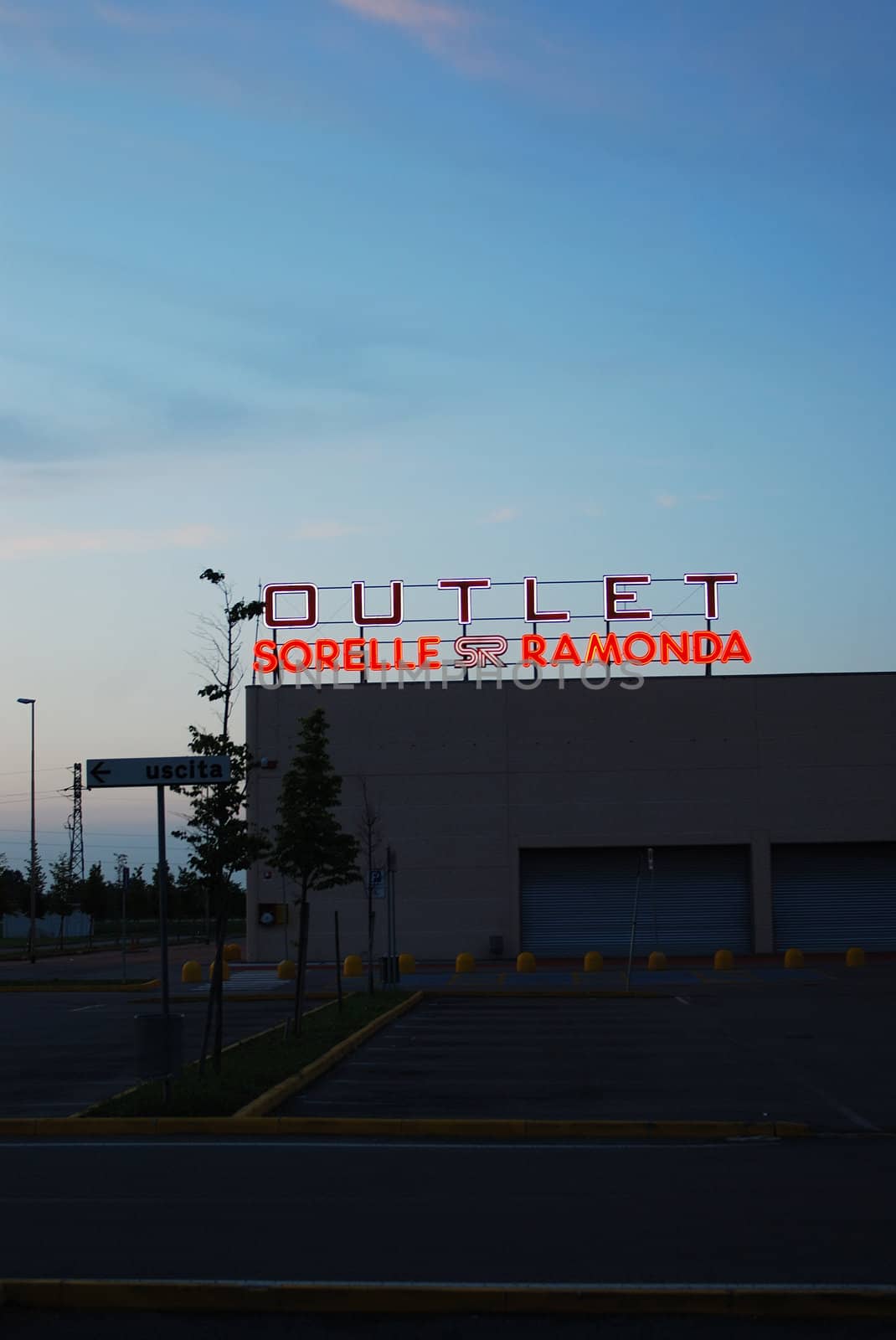 outlet sign by verbano
