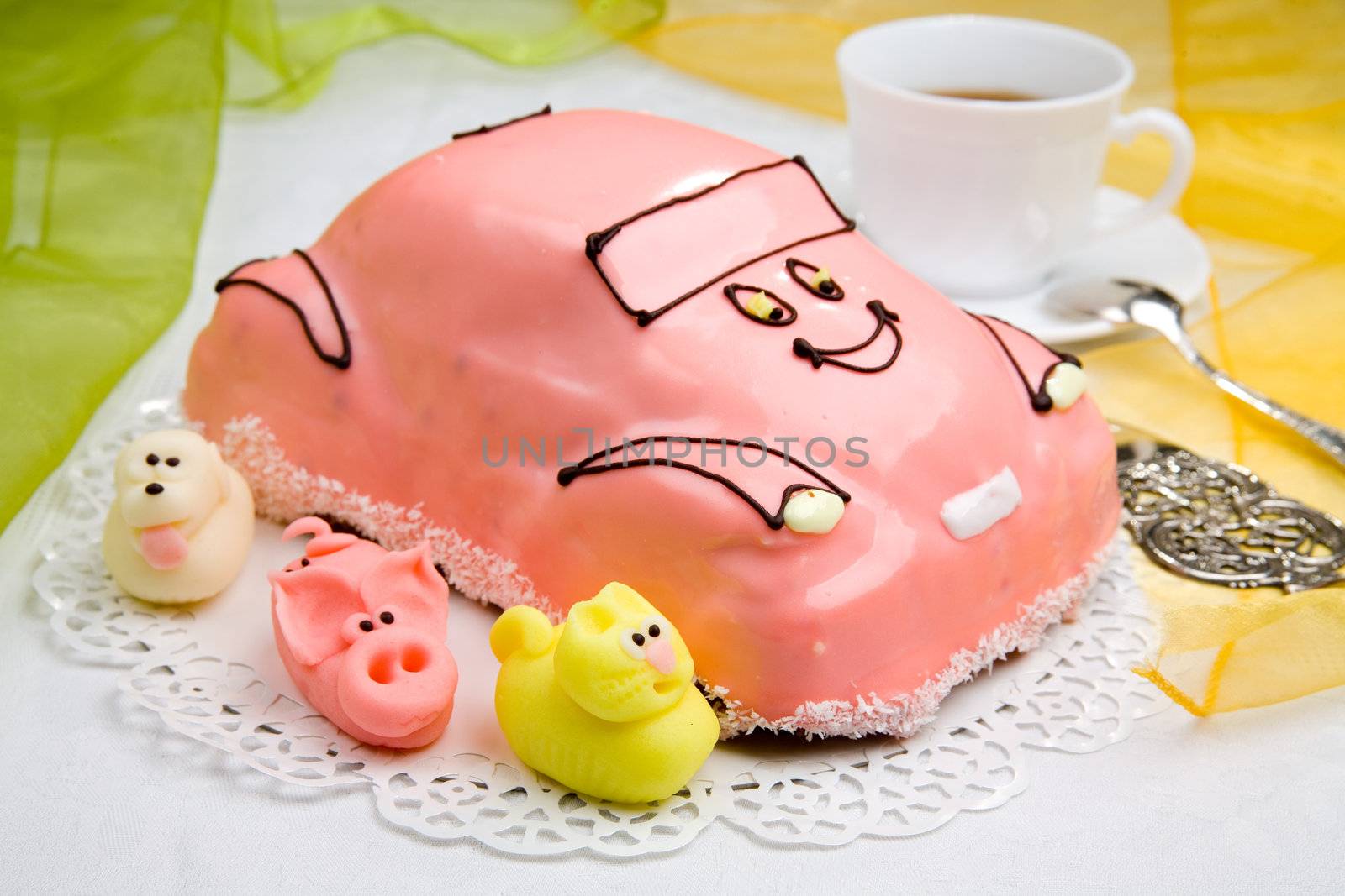 sweet and delicious cake looking like retro car and three passengers: pig, cat and dog