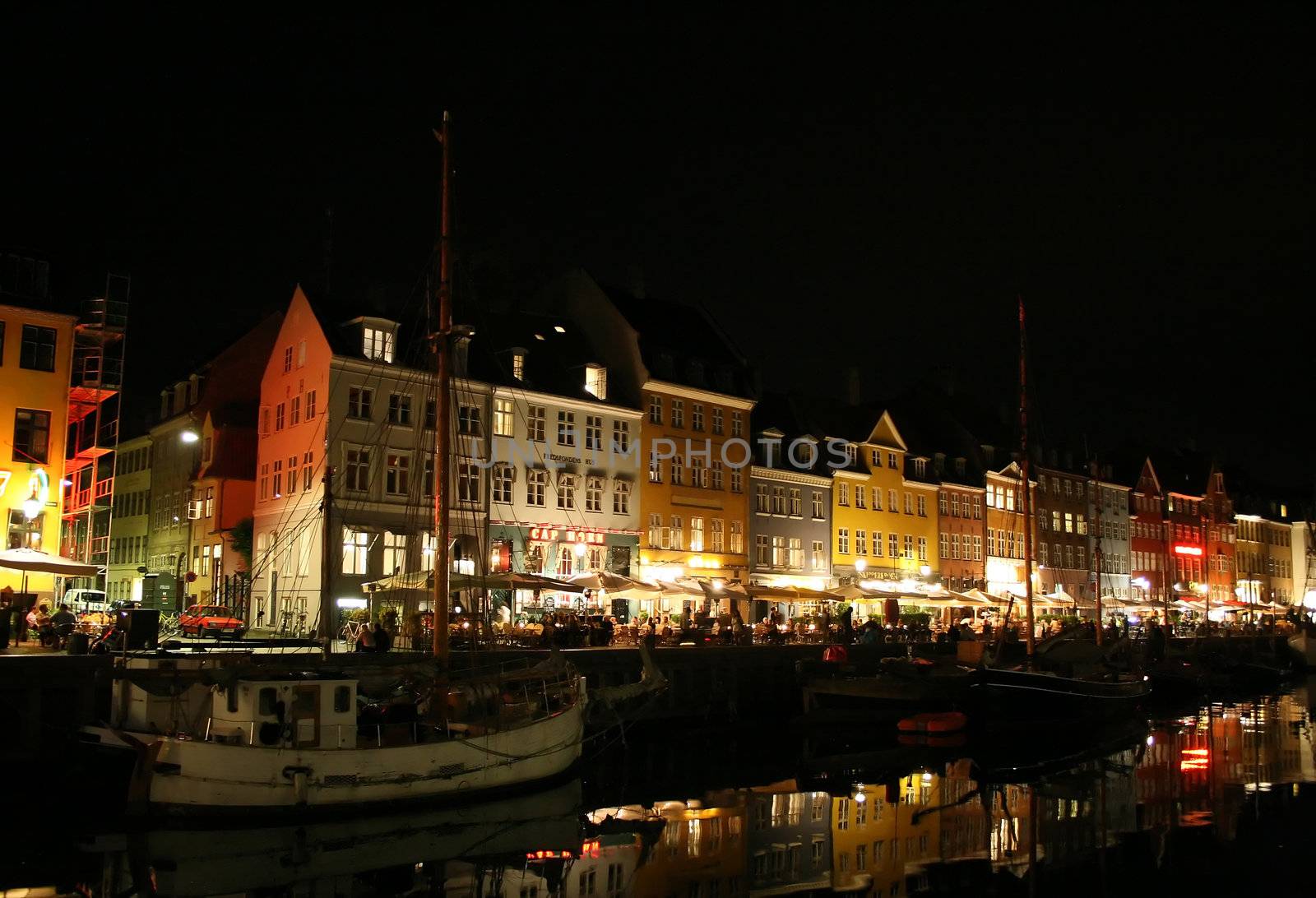 Copenhagen at the night by swisshippo
