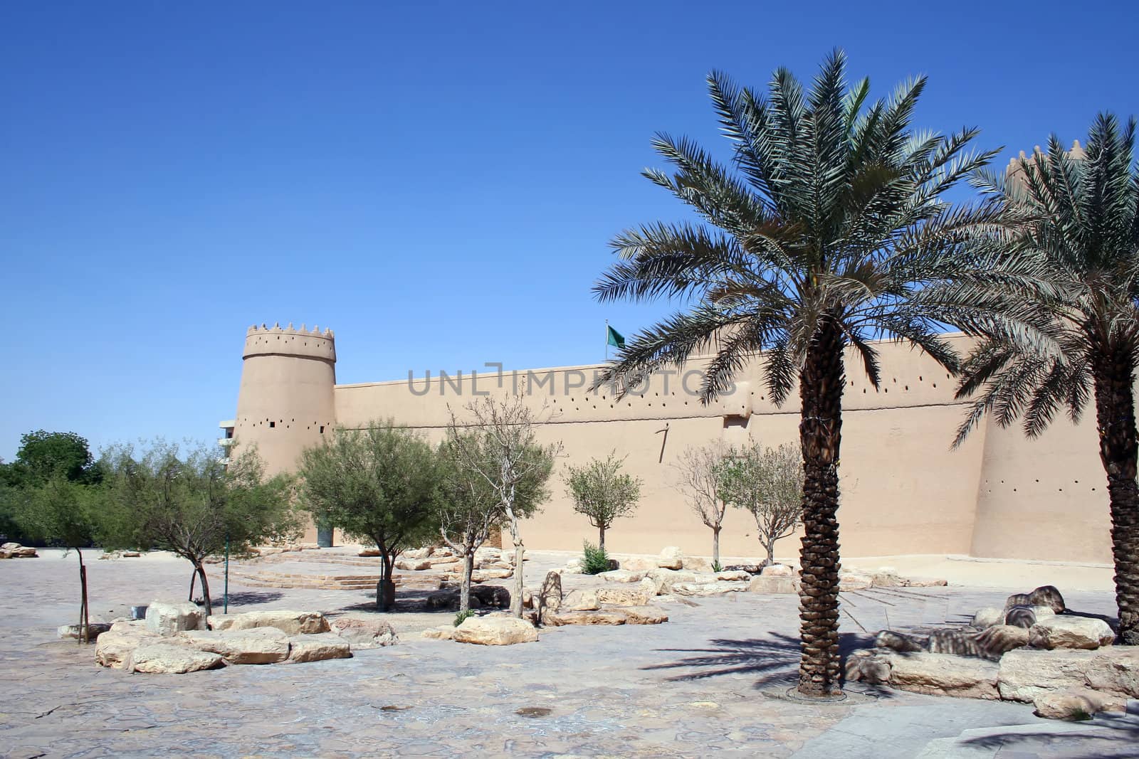 Old fort in Riyadh by swisshippo