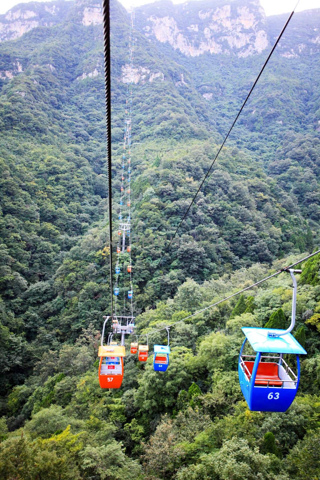The cable cars at Yun-Tai Mountain, a World Geologic Park by gary718