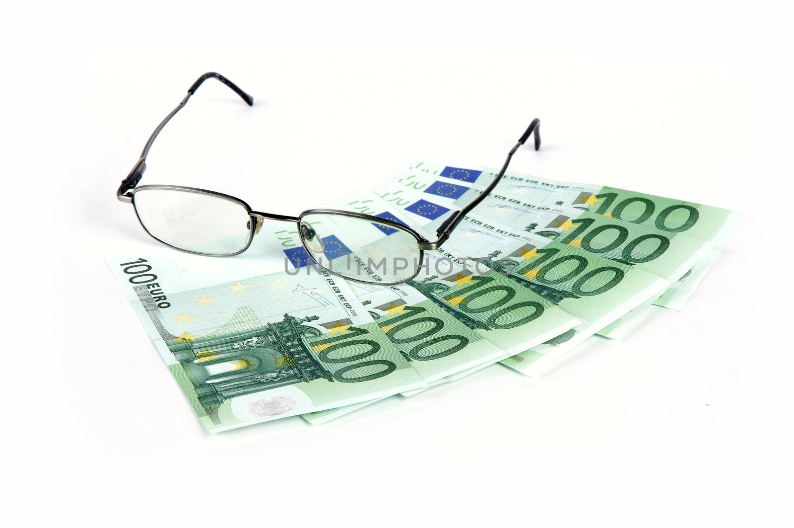 glasses with bonds of euro