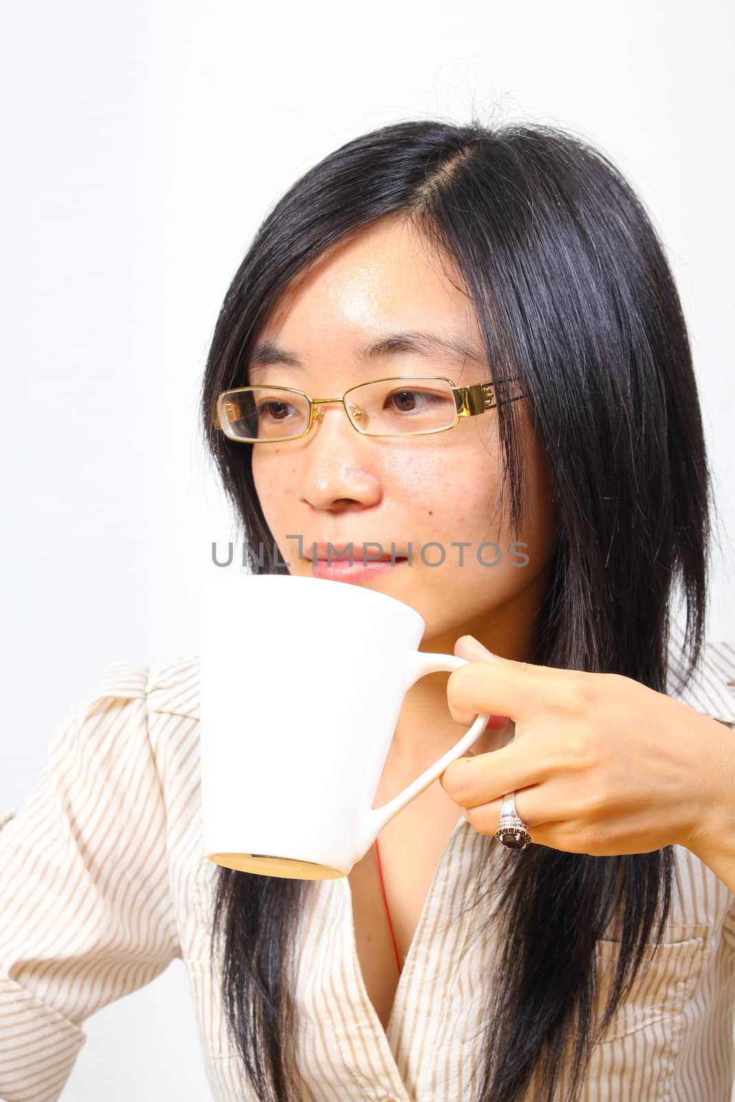 Chinese businesswoman drinking coffee