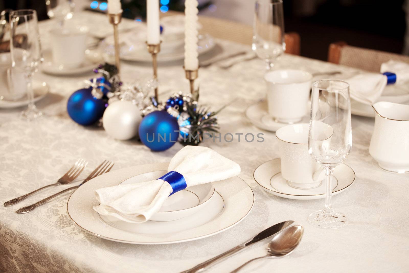 Elegant blue and white Christmas table setting  by jarenwicklund