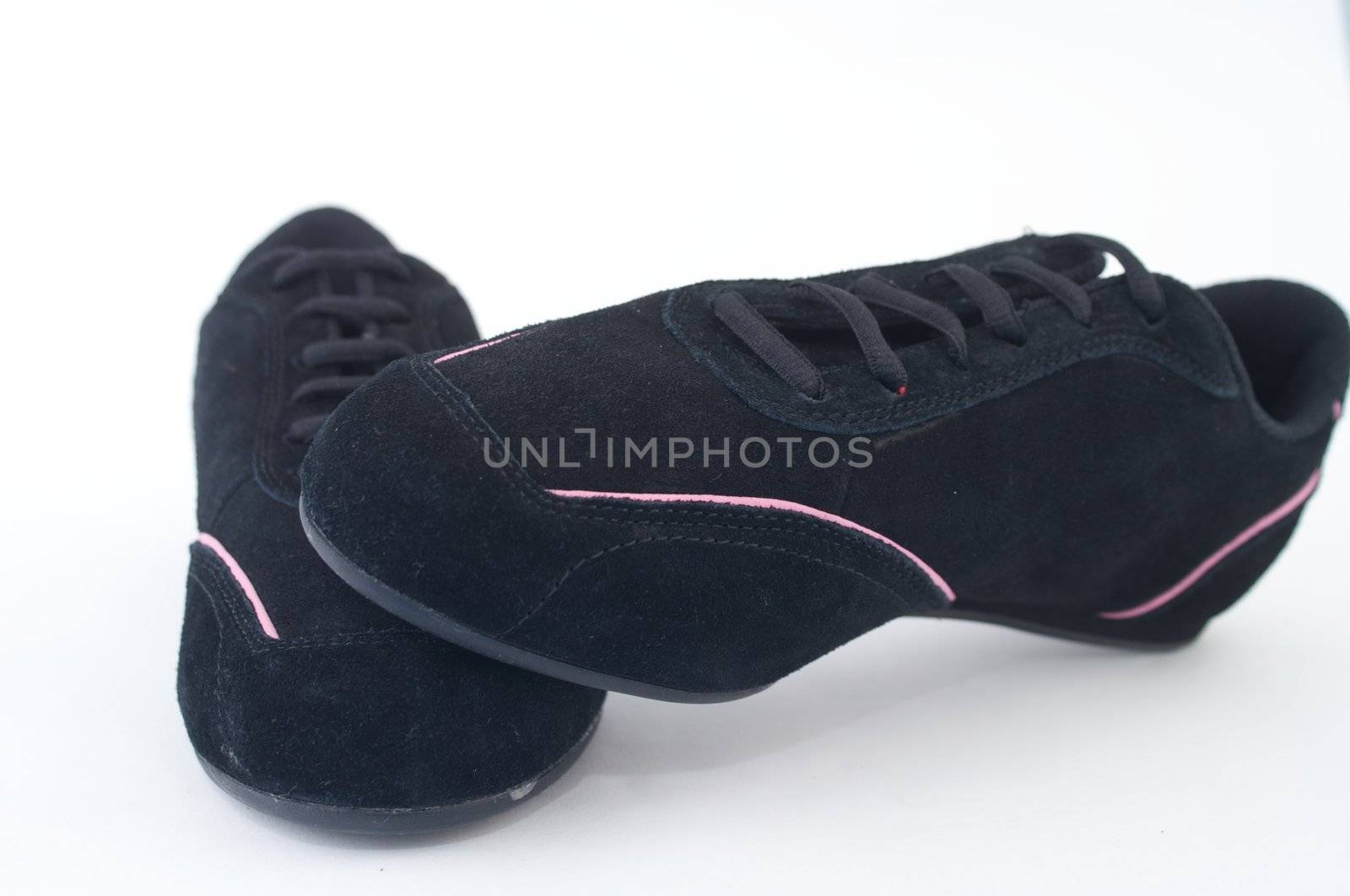 black gym shoes