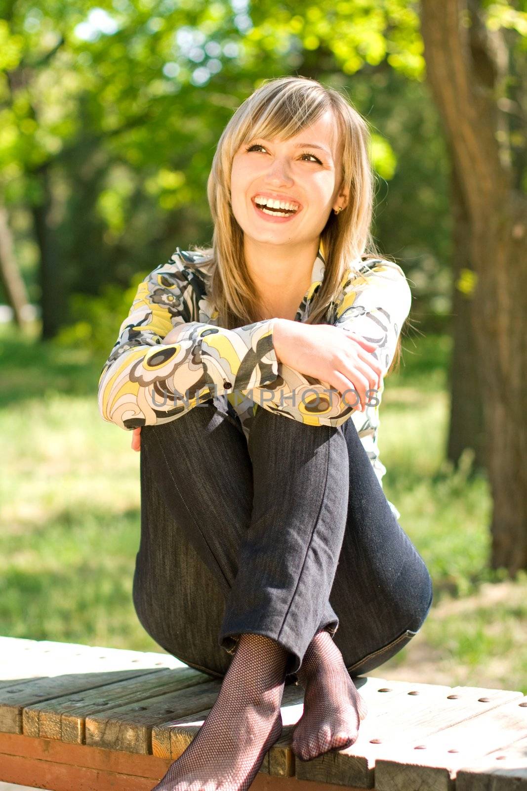 Smiling girl in a park by ardni