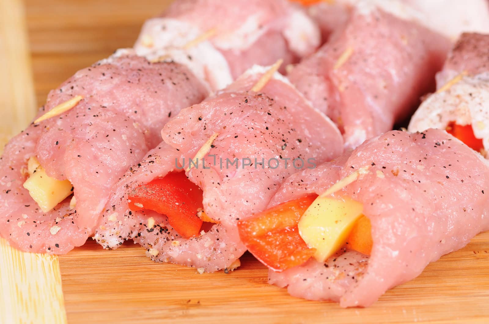 Meat loaf on  leaf of salad with a lemon and an onions