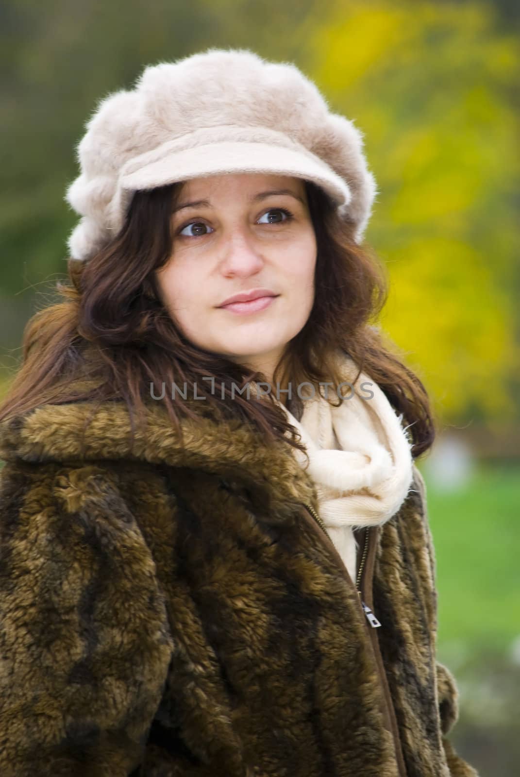 beautiful young woman outdoors portrait in autumn fashion