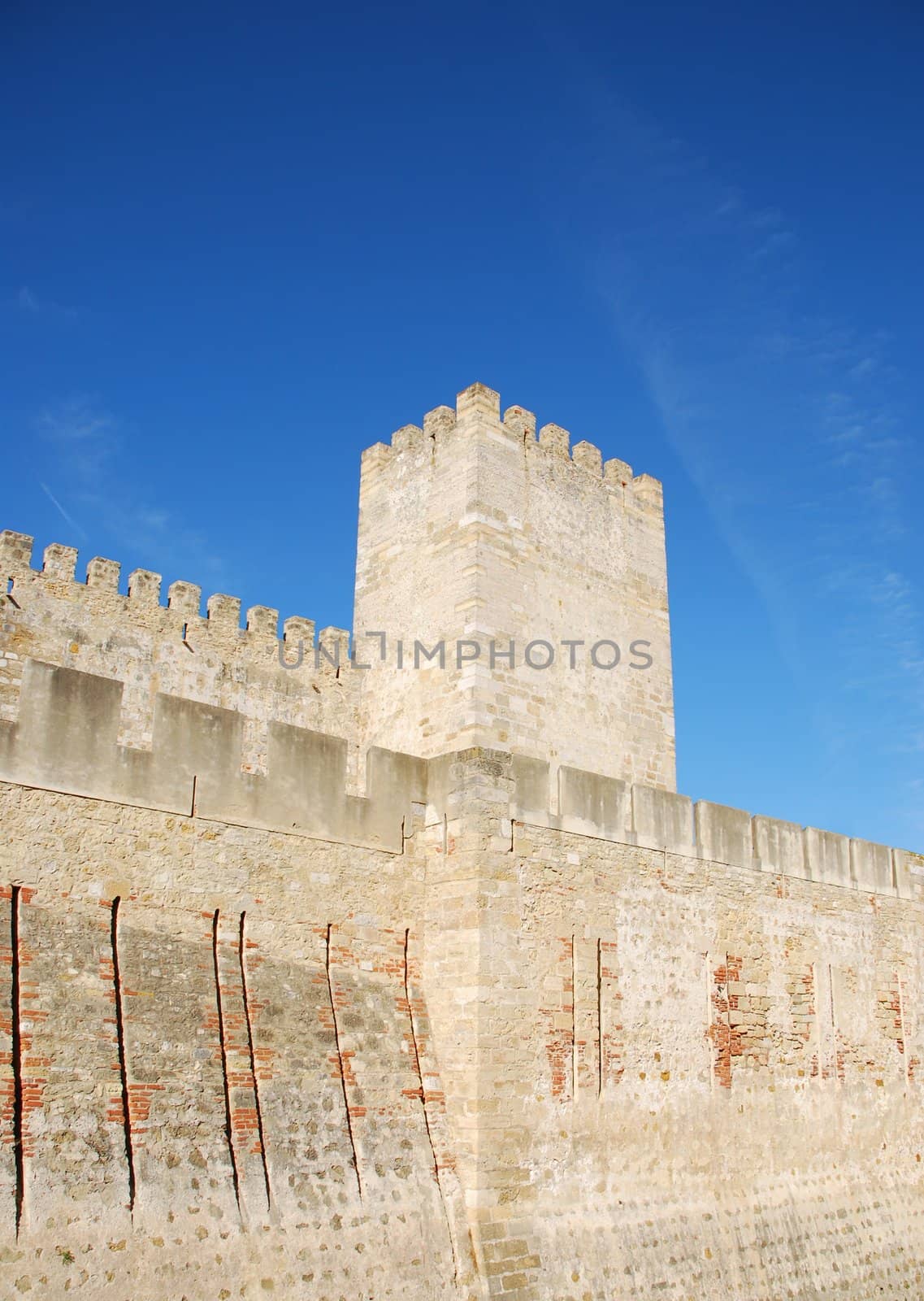 famous castle in Lisbon built on the II Century BC