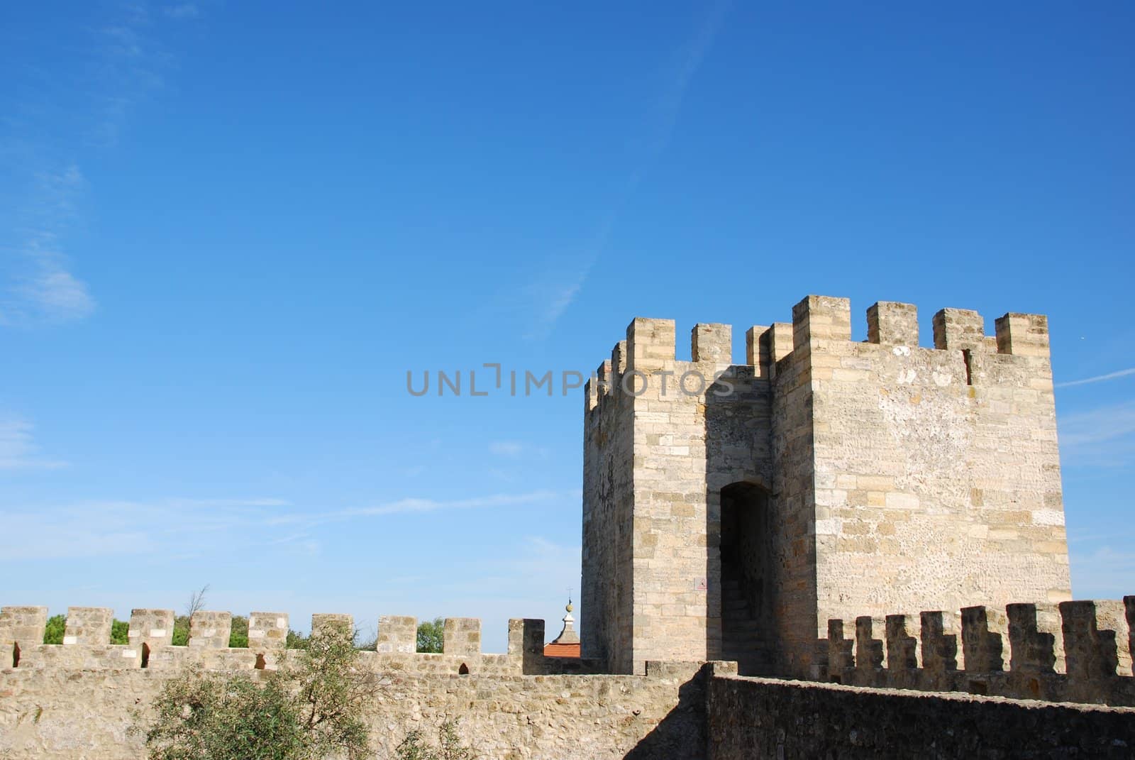 famous castle in Lisbon built on the II Century BC