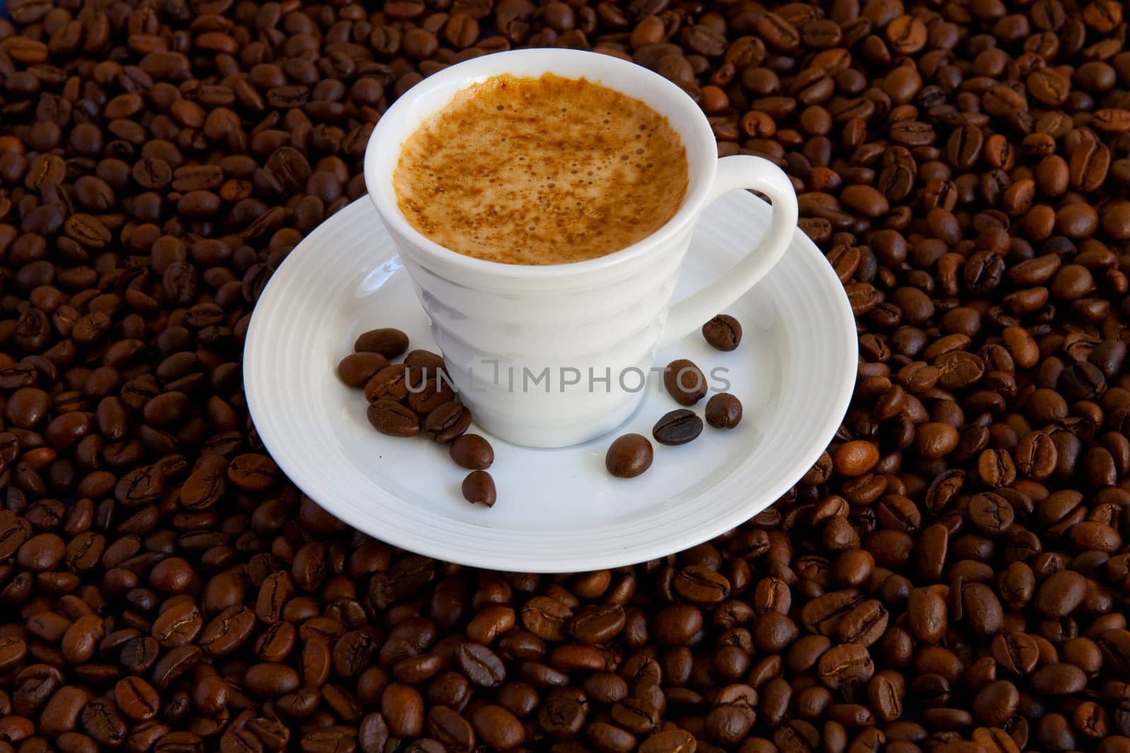Cup with coffee, costing on coffee grain
