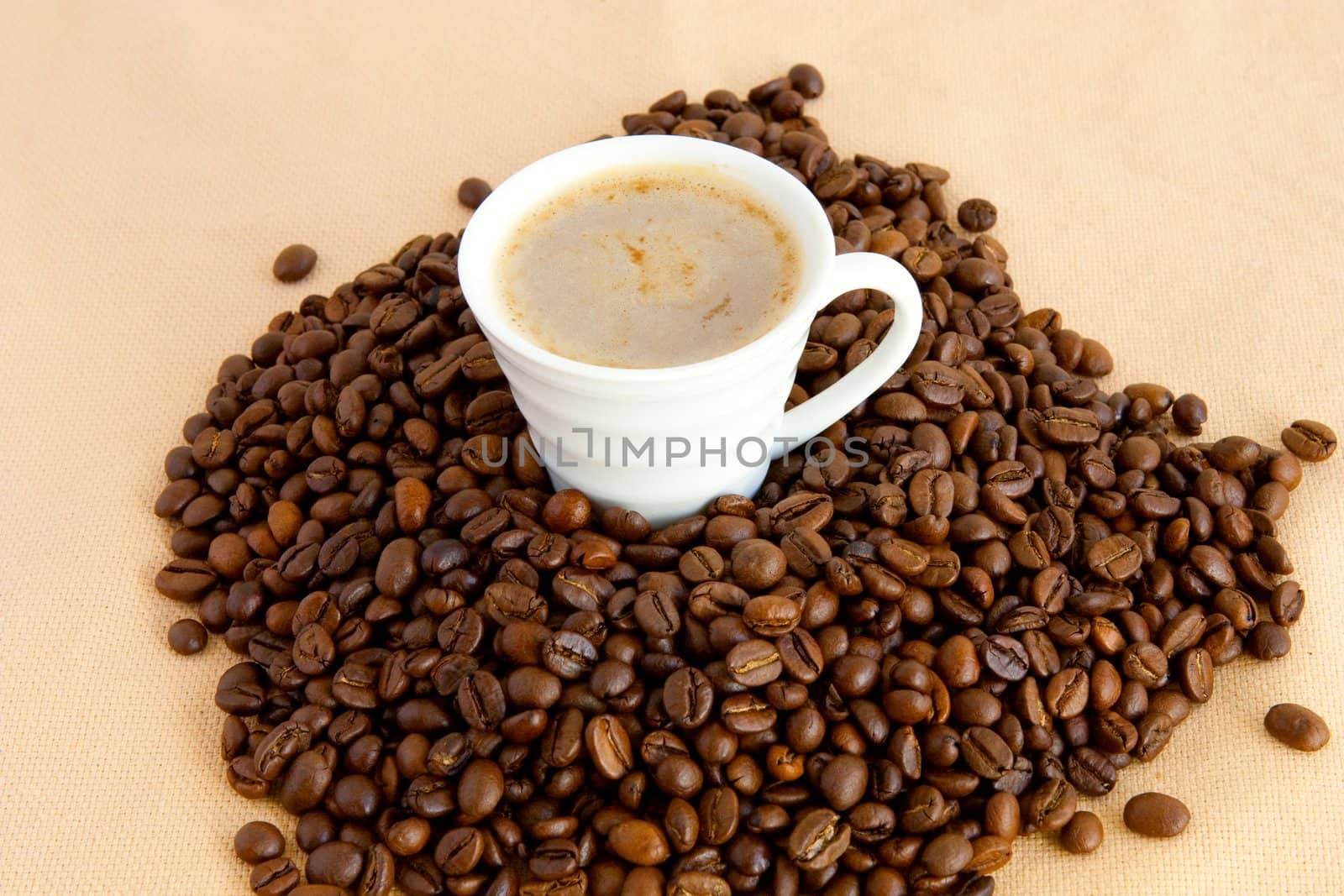 Cup with coffee, costing on coffee grain