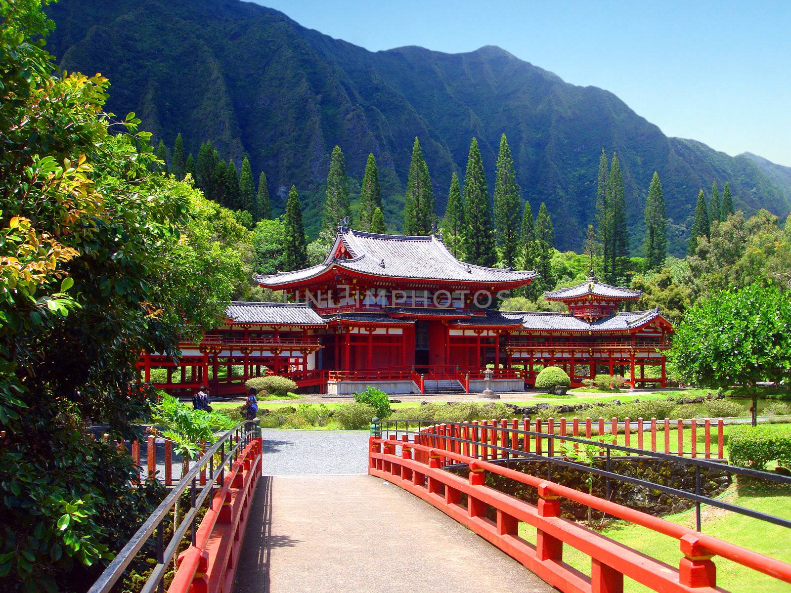 Byodo-in Buddhist Temple, Oahu, Hawaii by Cloudia
