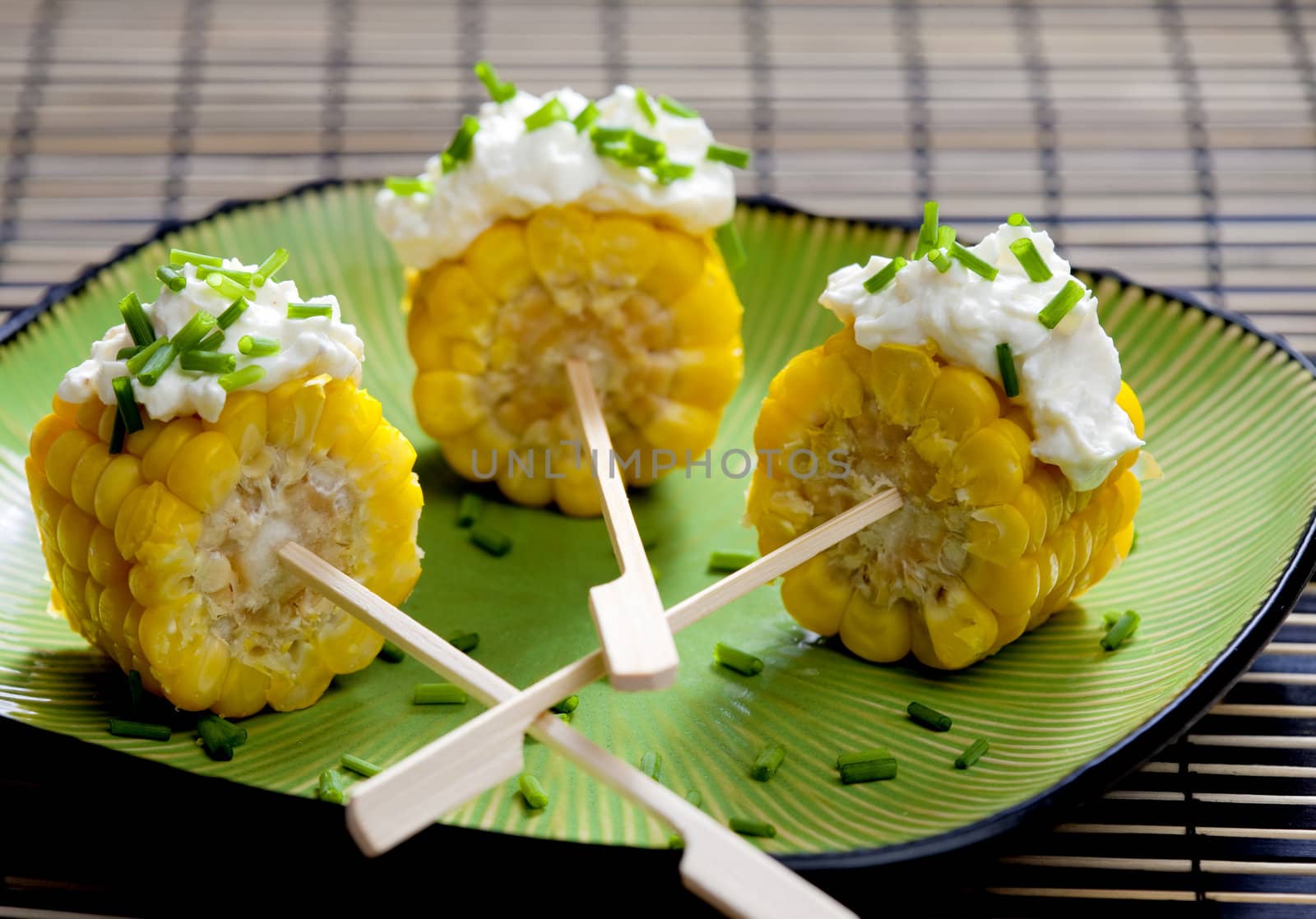 cooked corn with garlic paste