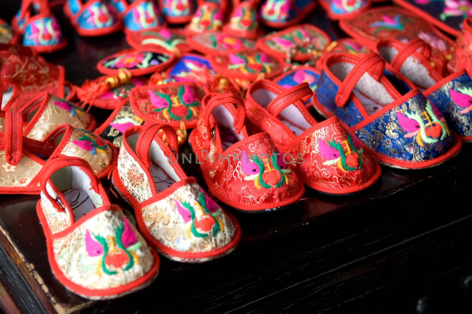 Chinese shoes embroidered with flowers, for child
