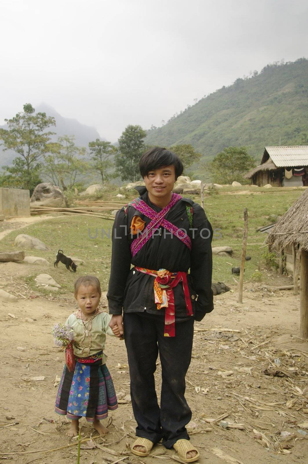 An Phu La ethnic father and daughter in the village